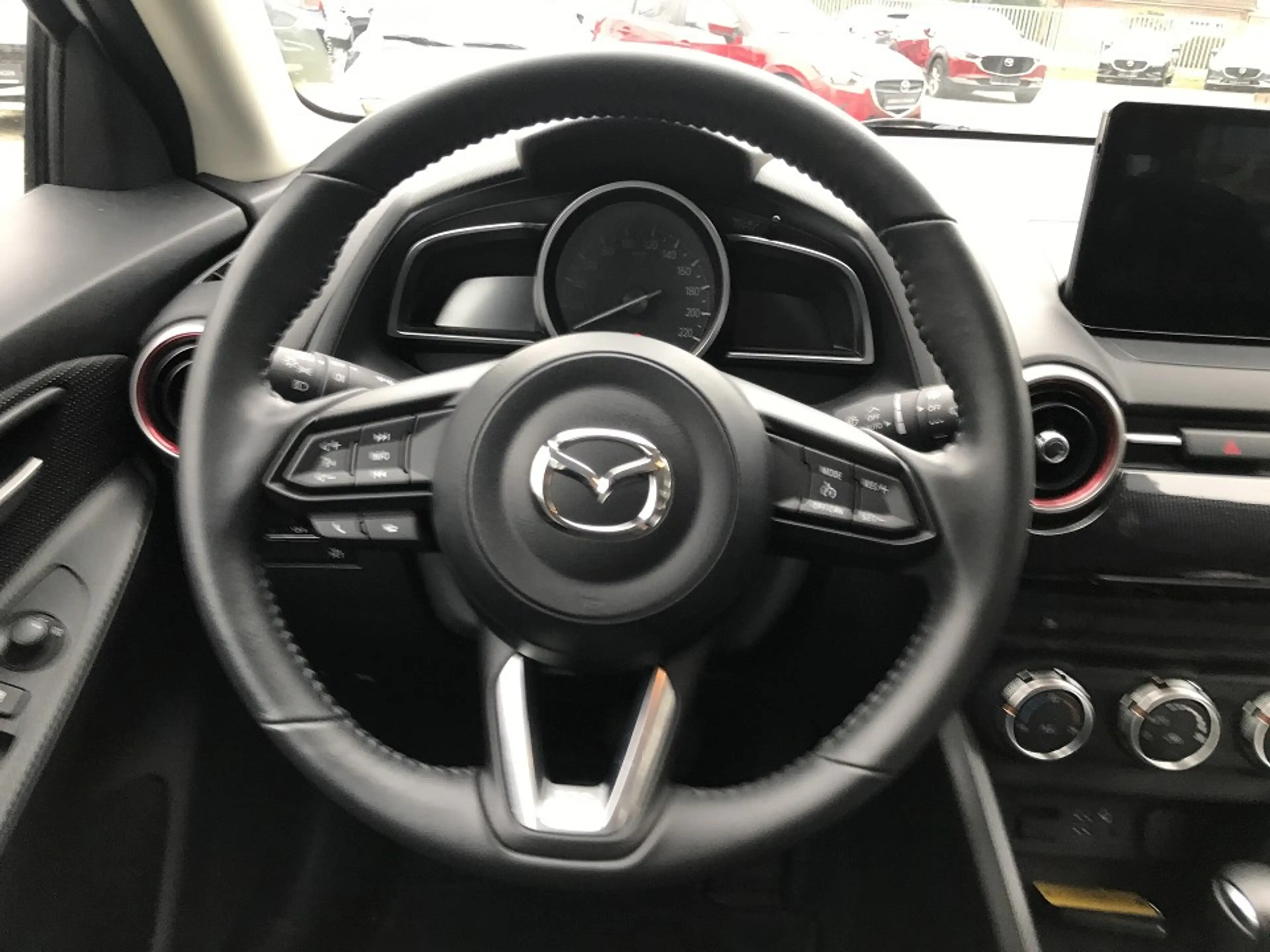 Mazda 2 SKYACTIV-G90 Homura, AUTOMATIK, NAVI, R.Kamera, — photo 13