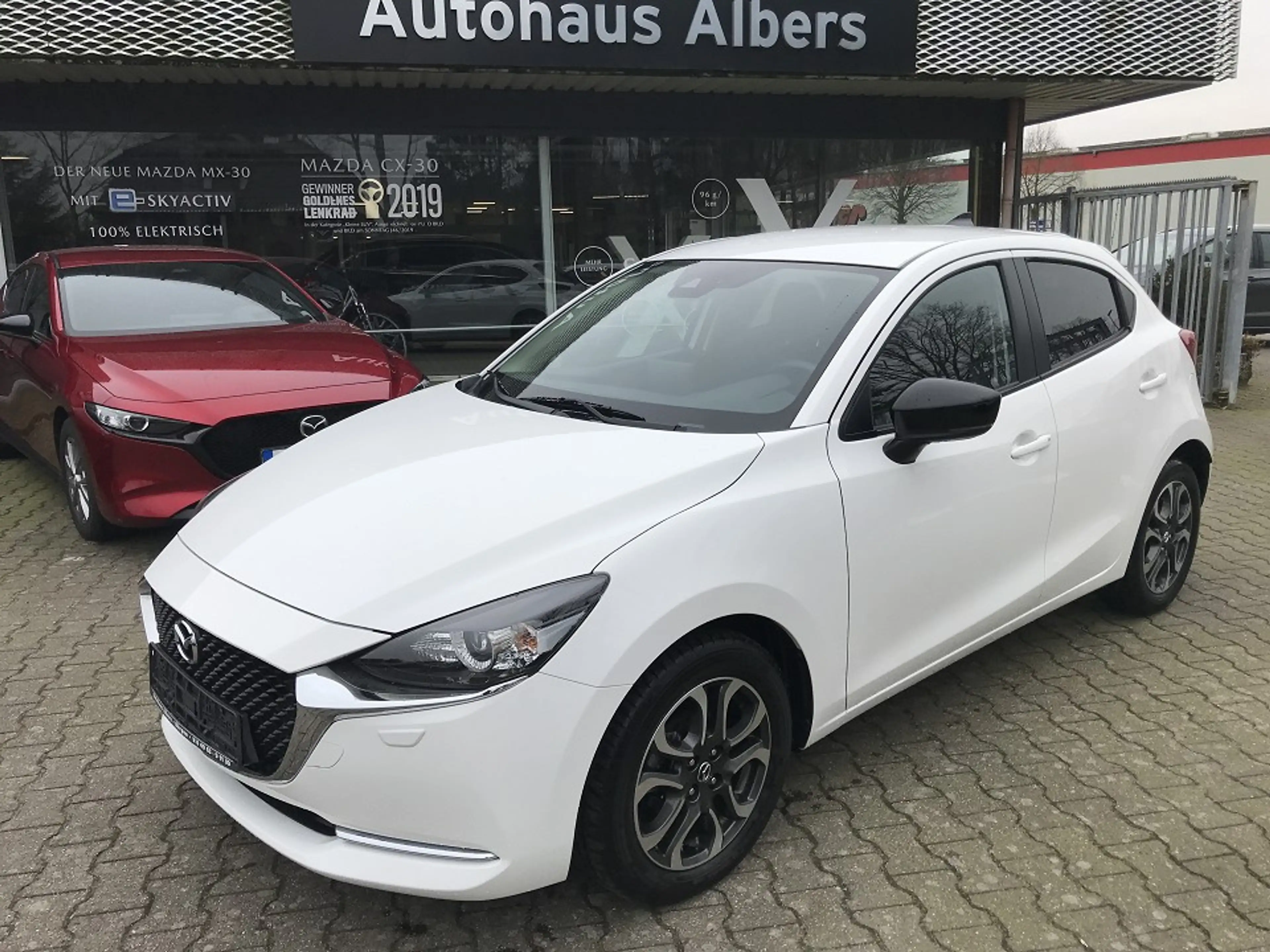 Mazda 2 SKYACTIV-G90 Homura, AUTOMATIK, NAVI, R.Kamera, — photo 4