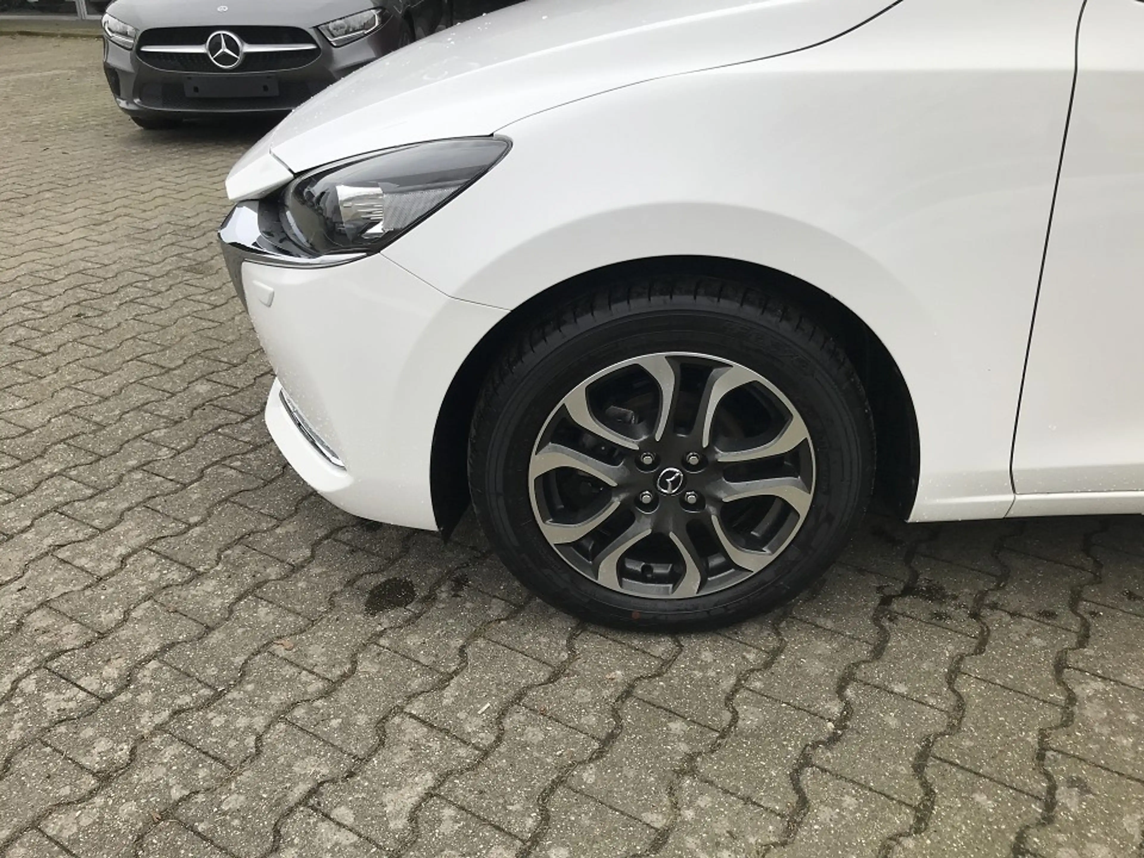 Mazda 2 SKYACTIV-G90 Homura, AUTOMATIK, NAVI, R.Kamera, — photo 5