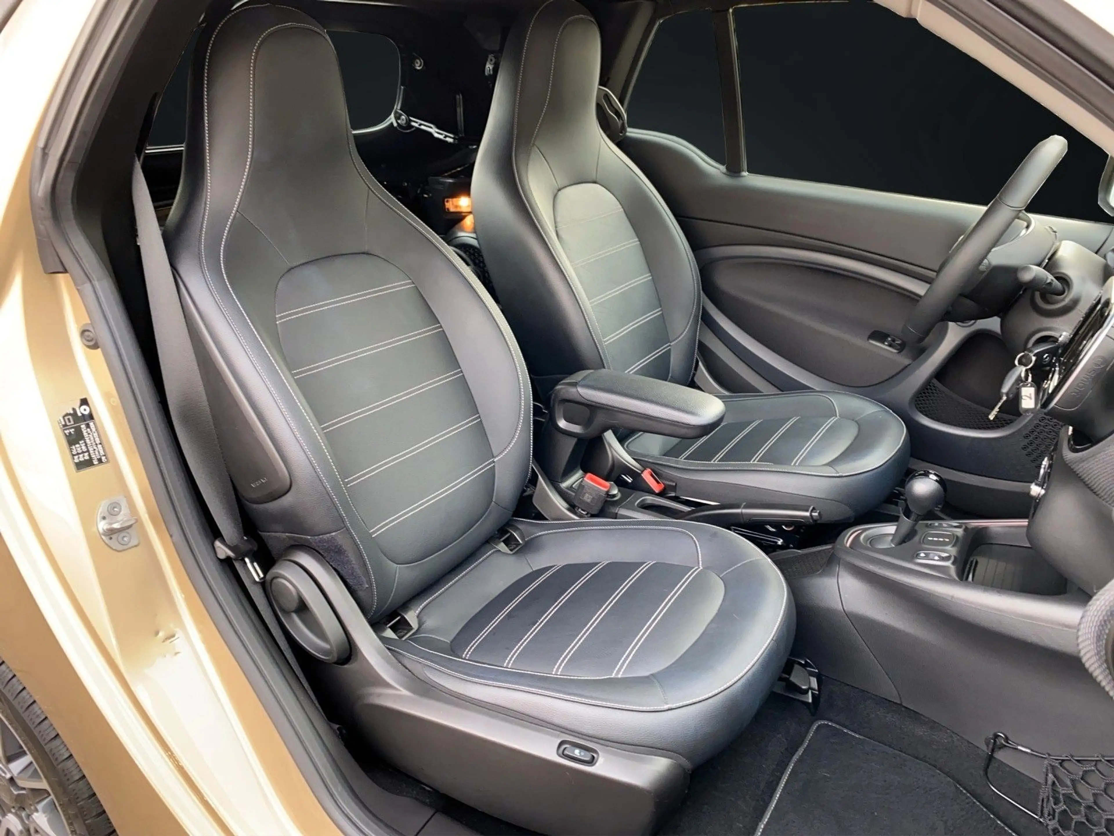 smart forTwo EQ CABRIO PRIME NAVI-KAMERA-LEDER-JBL-LED — photo 14