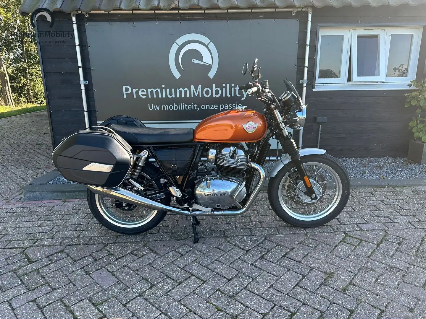 Royal Enfield Interceptor 650 Orange - 2