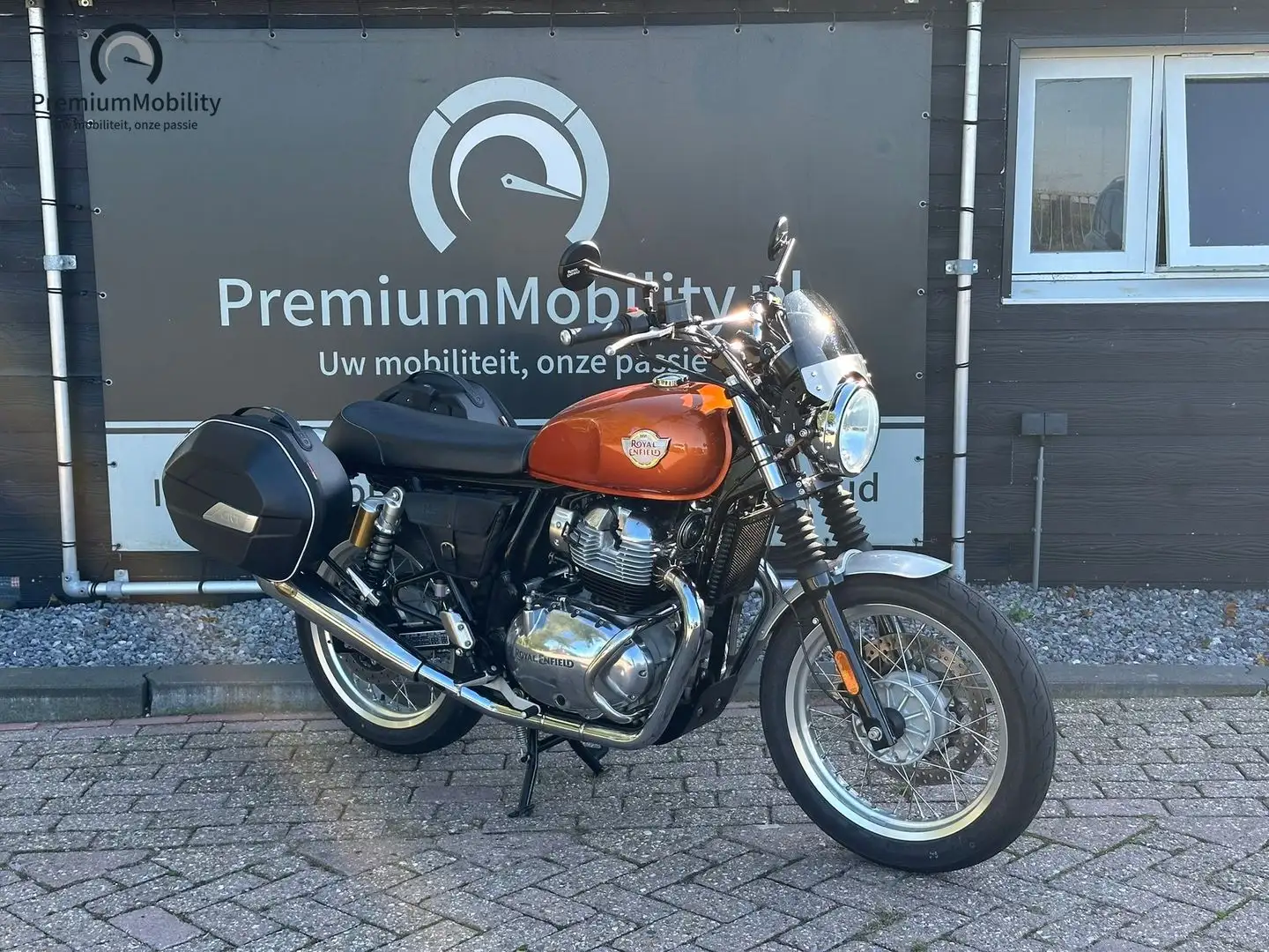 Royal Enfield Interceptor 650 Orange - 1