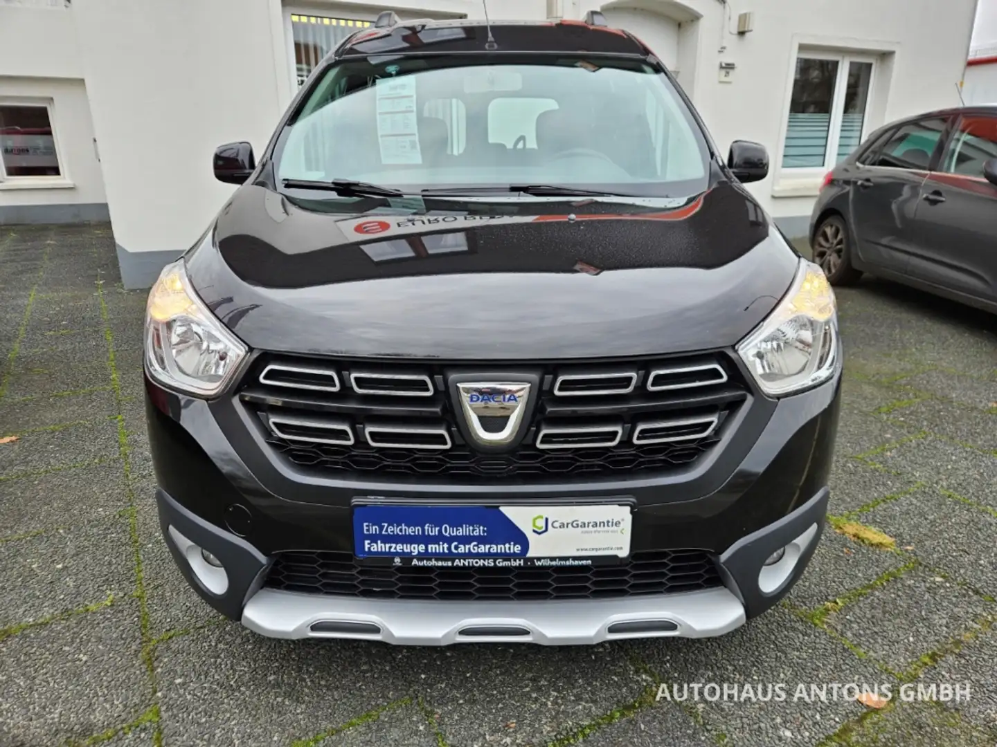 Dacia Dokker Stepway 1.6 SCe Celebration Schwarz - 2