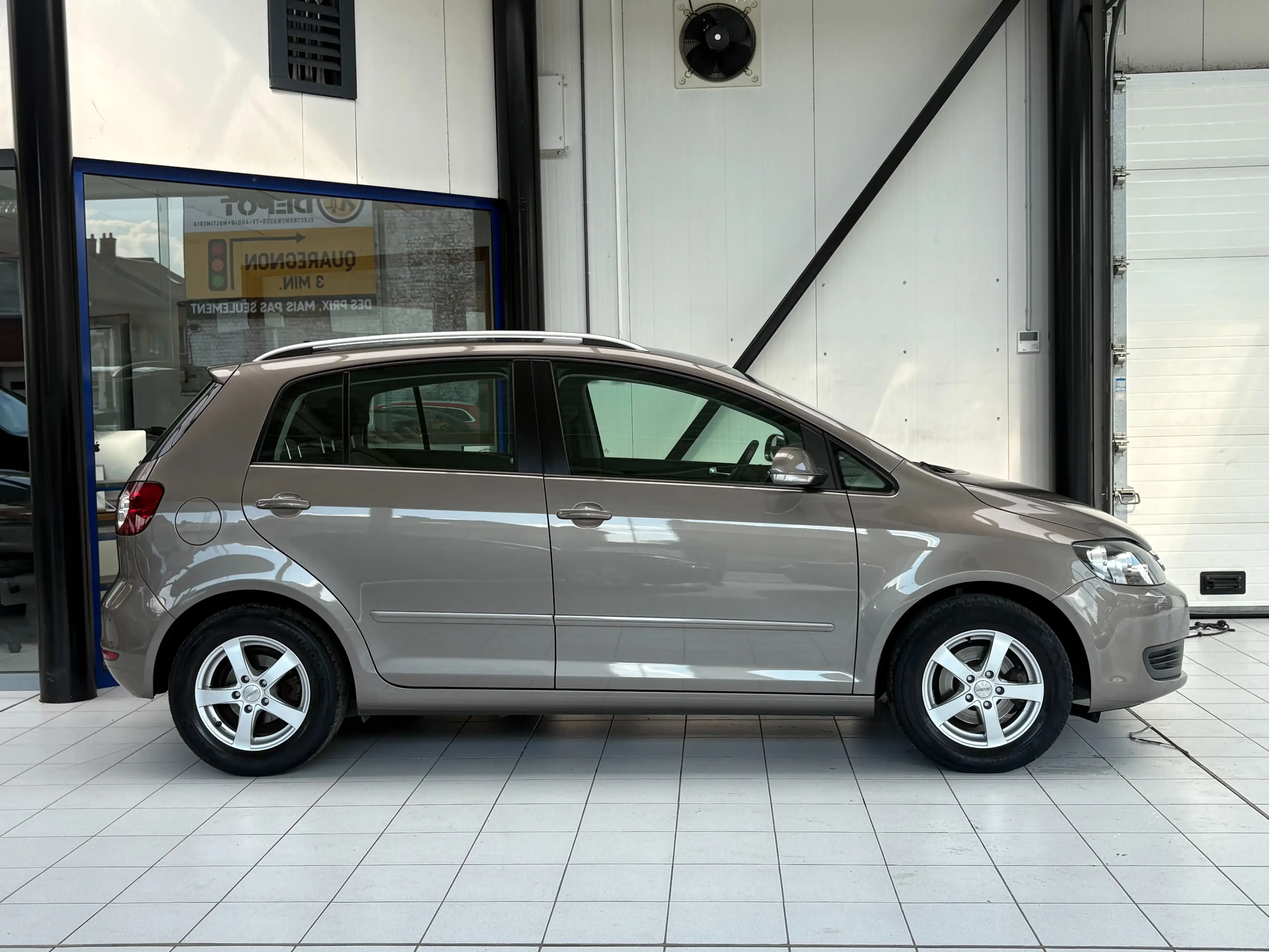 Volkswagen Golf Plus Golf Plus 1.4i *GPS * PDC * JANTES * 1ER PROP * CARNET * — photo 6