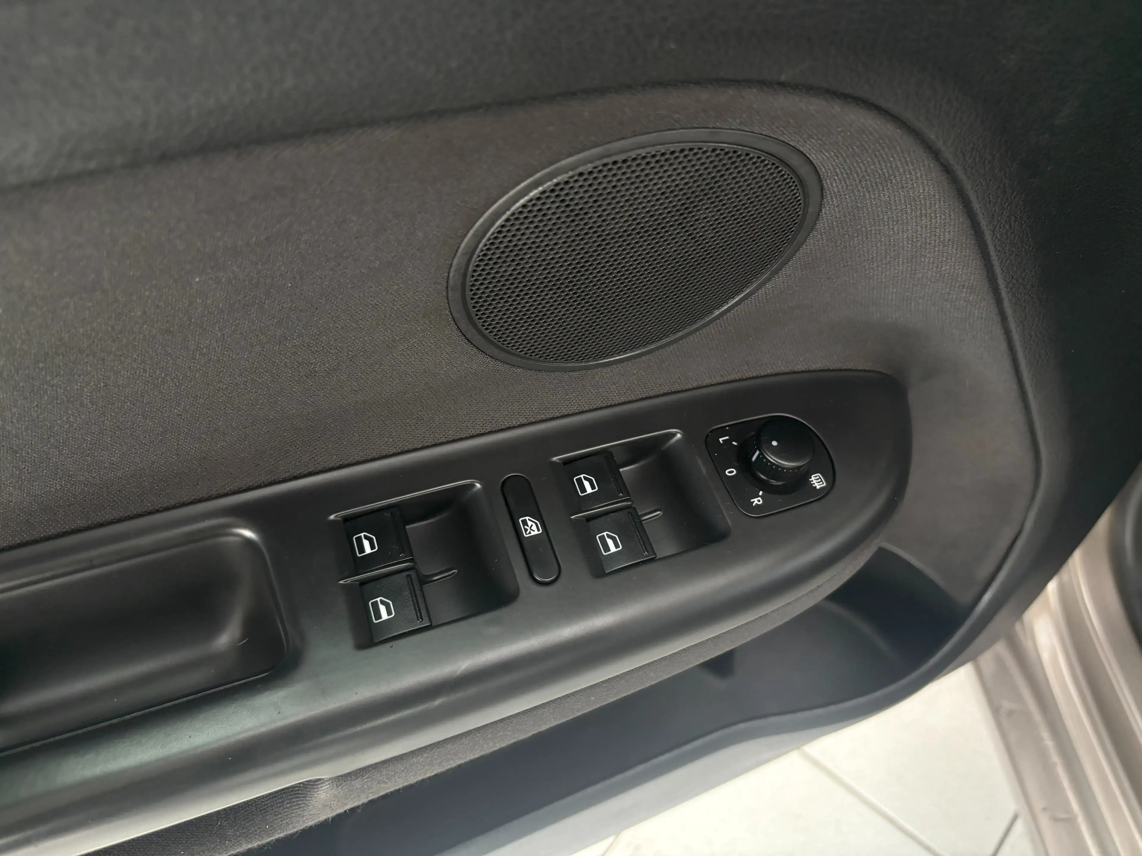 Volkswagen Golf Plus Golf Plus 1.4i *GPS * PDC * JANTES * 1ER PROP * CARNET * — photo 15