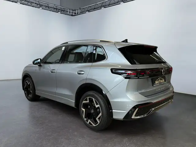 Volkswagen Tiguan view 4