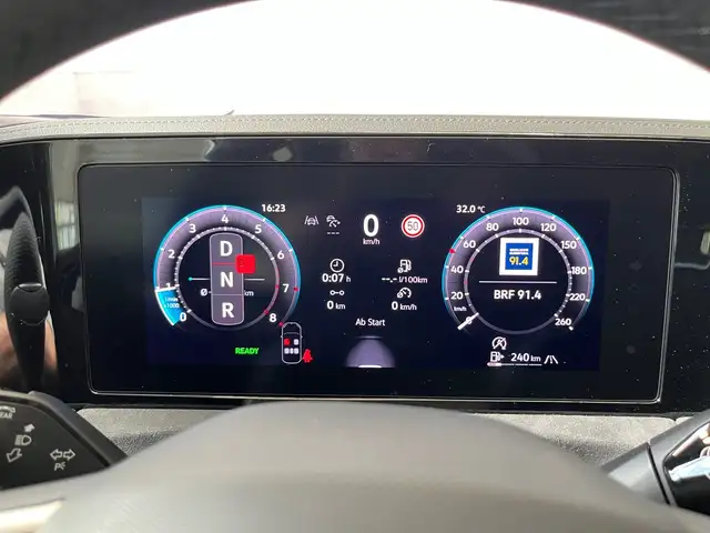 Volkswagen Tiguan view 12