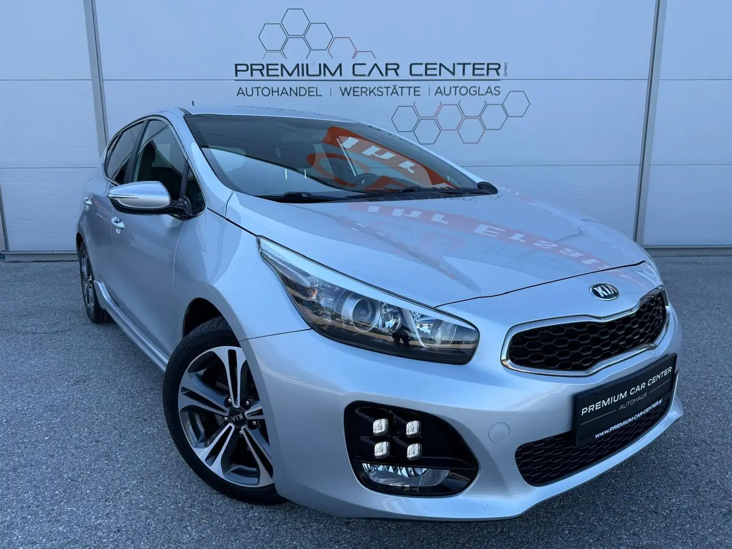 Kia Ceed / cee'd 1,0 TGDI GT-Line SPORTSITZE / ALU / NAVI / KAMERA Grau - 1