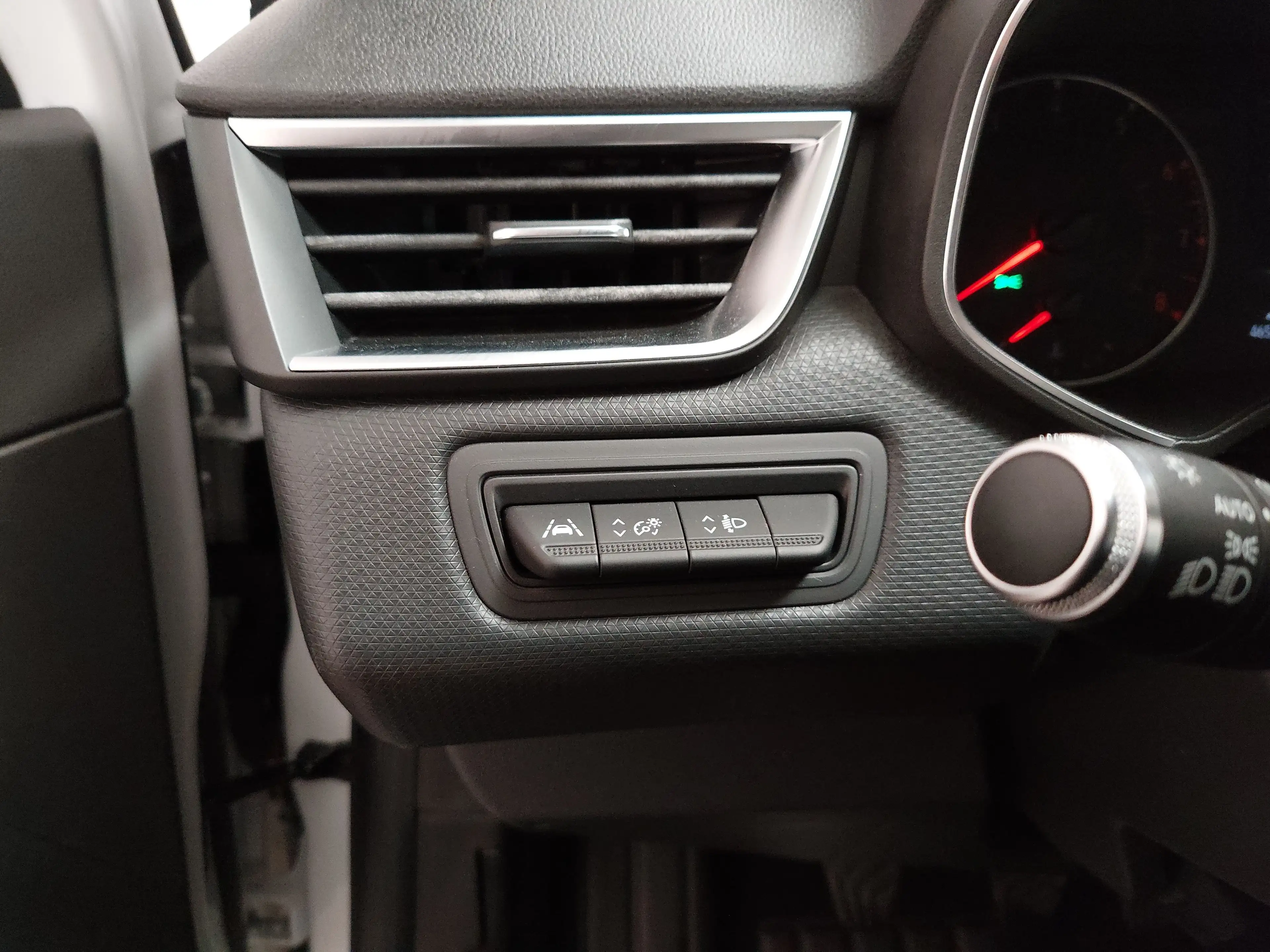 Renault Clio TCe 100 Navi LED Shz — photo 7