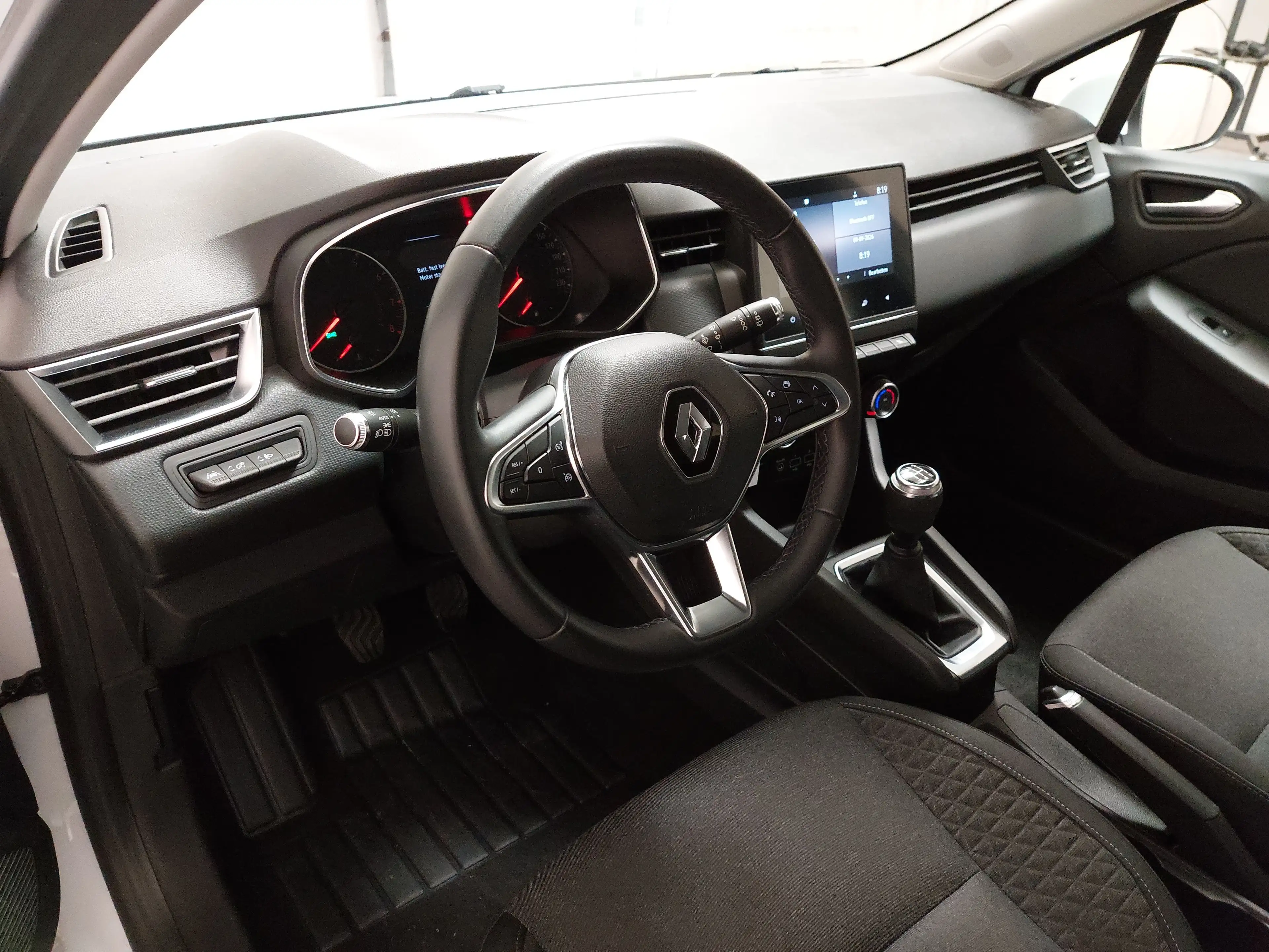 Renault Clio TCe 100 Navi LED Shz — photo 6