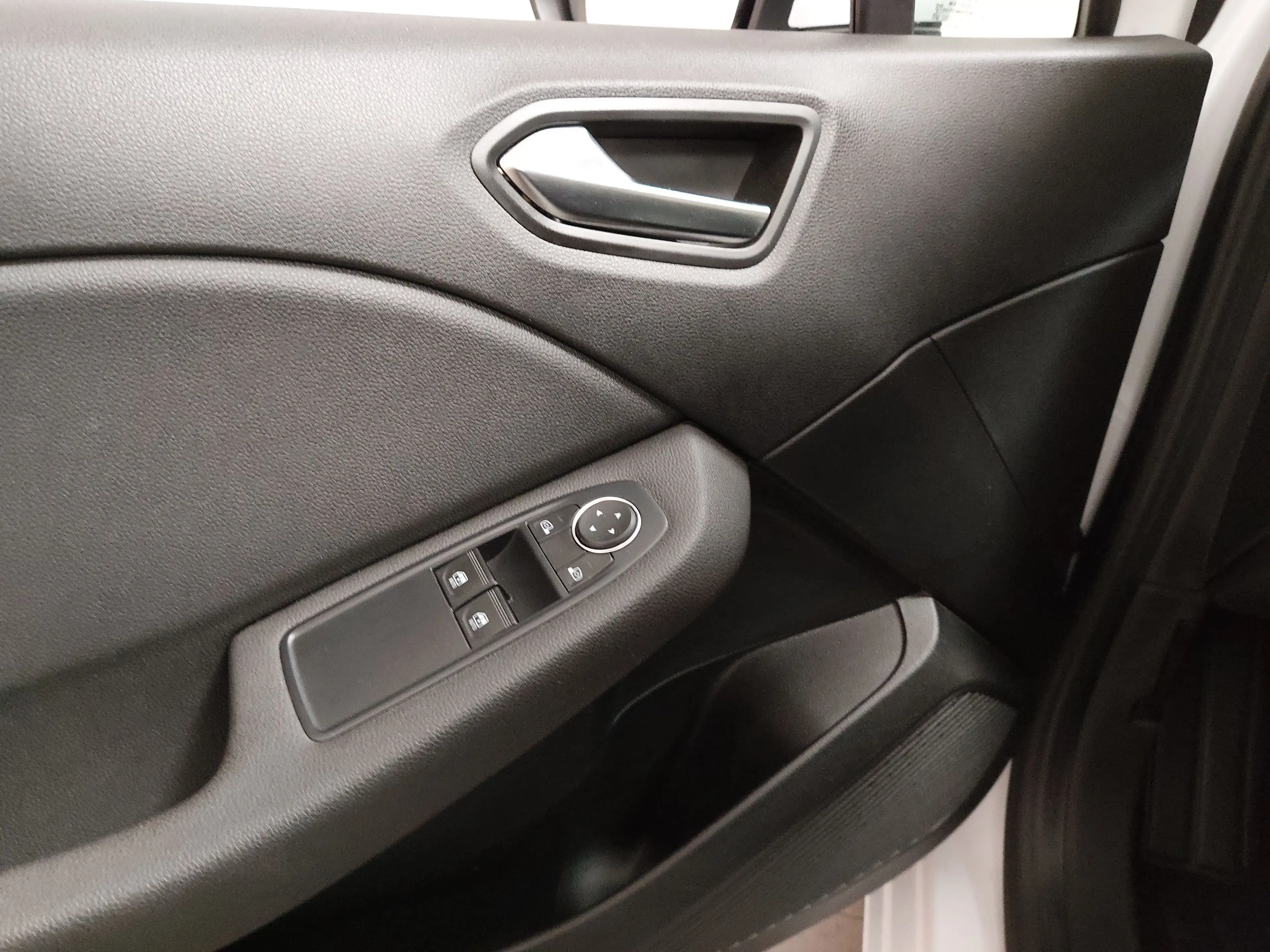 Renault Clio TCe 100 Navi LED Shz — photo 5
