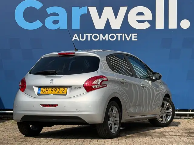 Peugeot 208 view 6