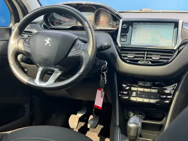 Peugeot 208 view 7