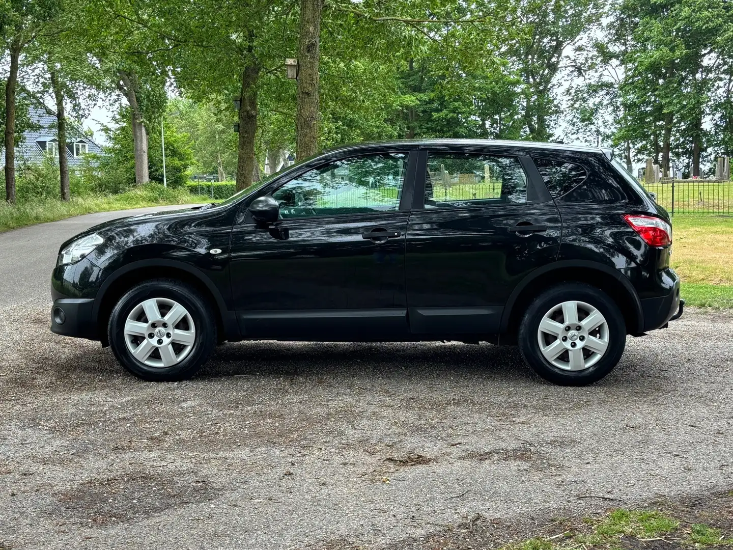 Nissan Qashqai 1.6 Visia | Airco | Zwart - 2