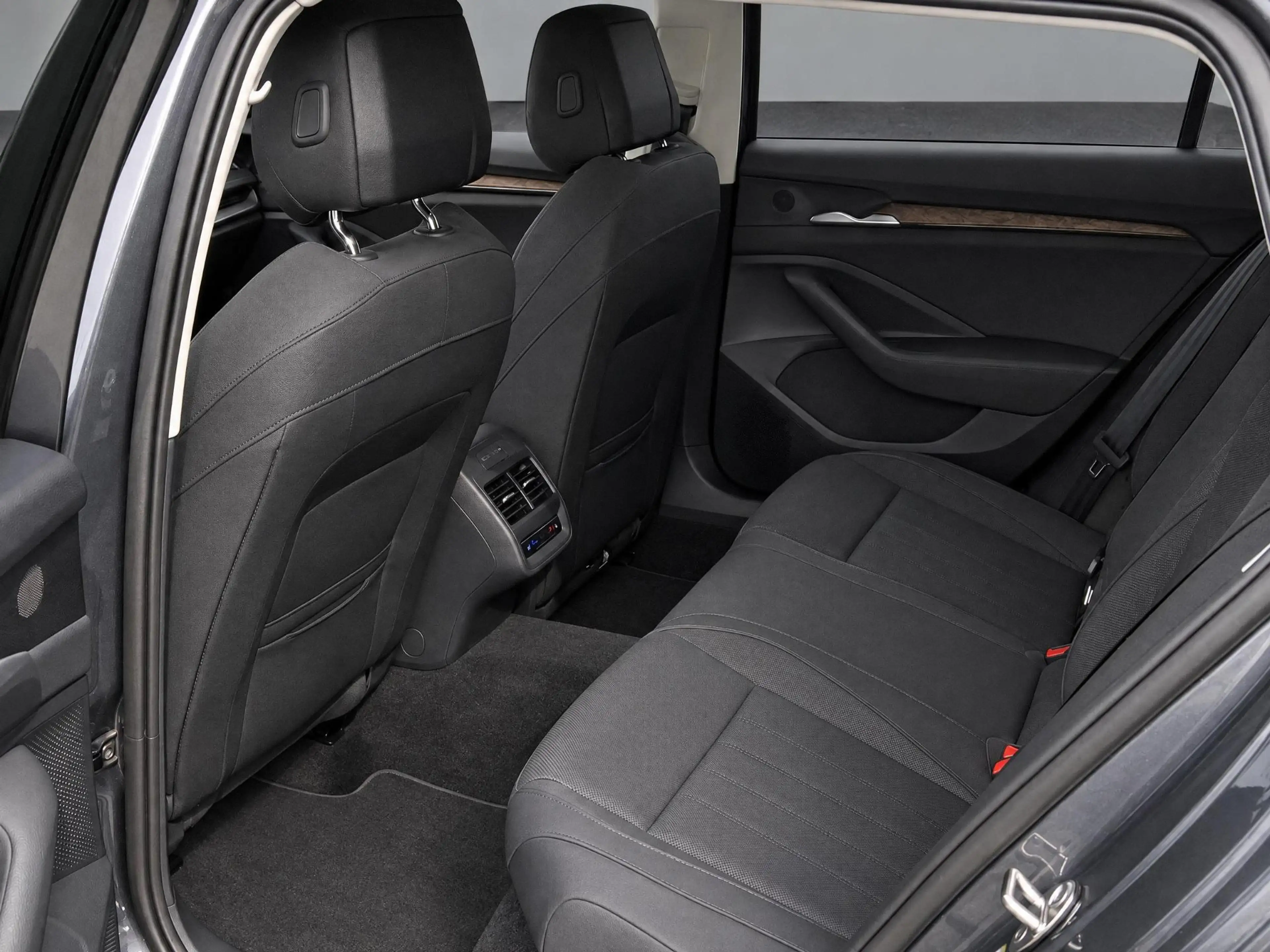 Skoda Superb Combi 1.5TSI 160kW/218PK PHEV Laurin & Klement · T — photo 15