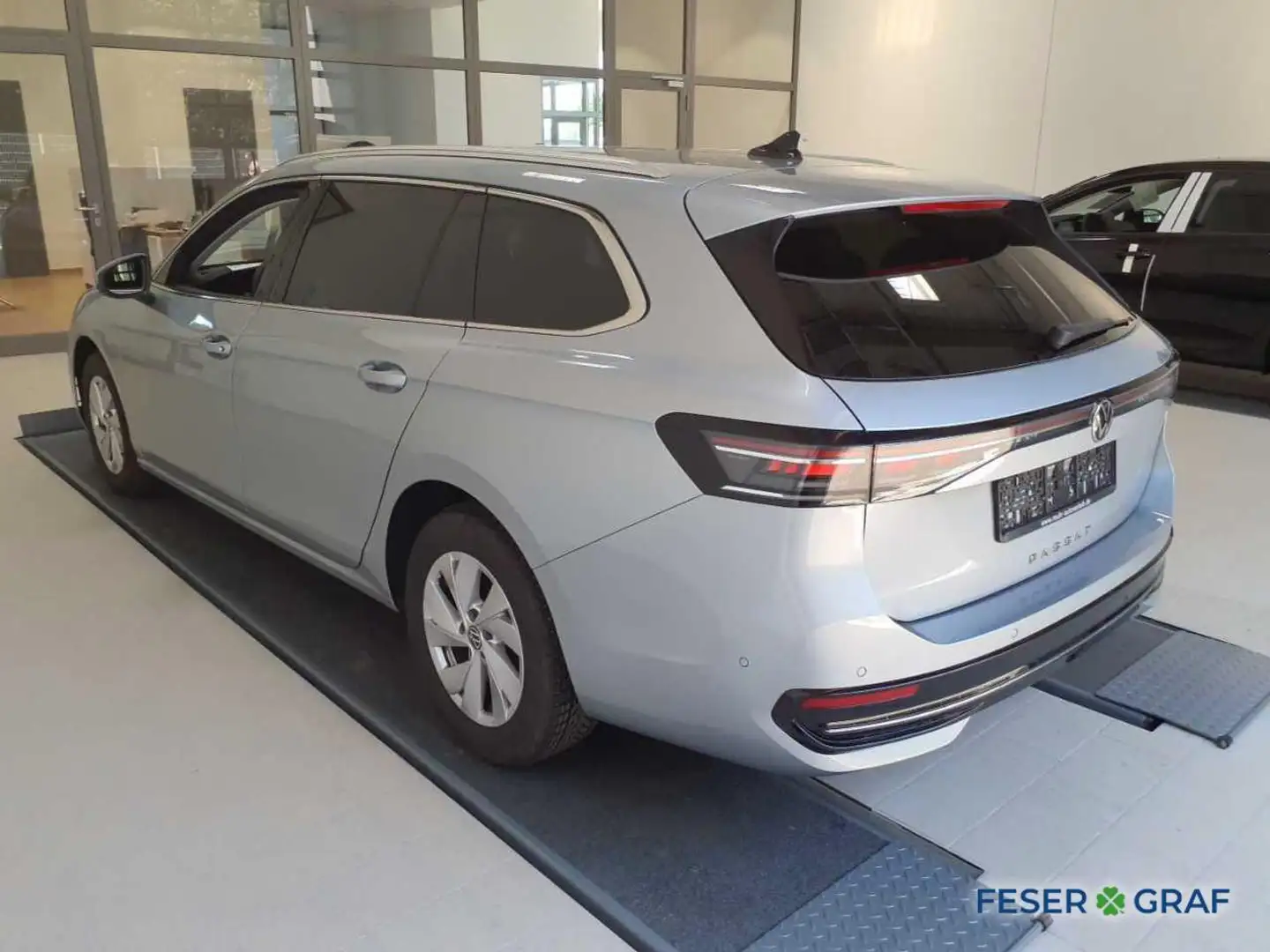 Volkswagen Passat Variant Elegance 2.0 TDI DSG 150PS Silber - 2