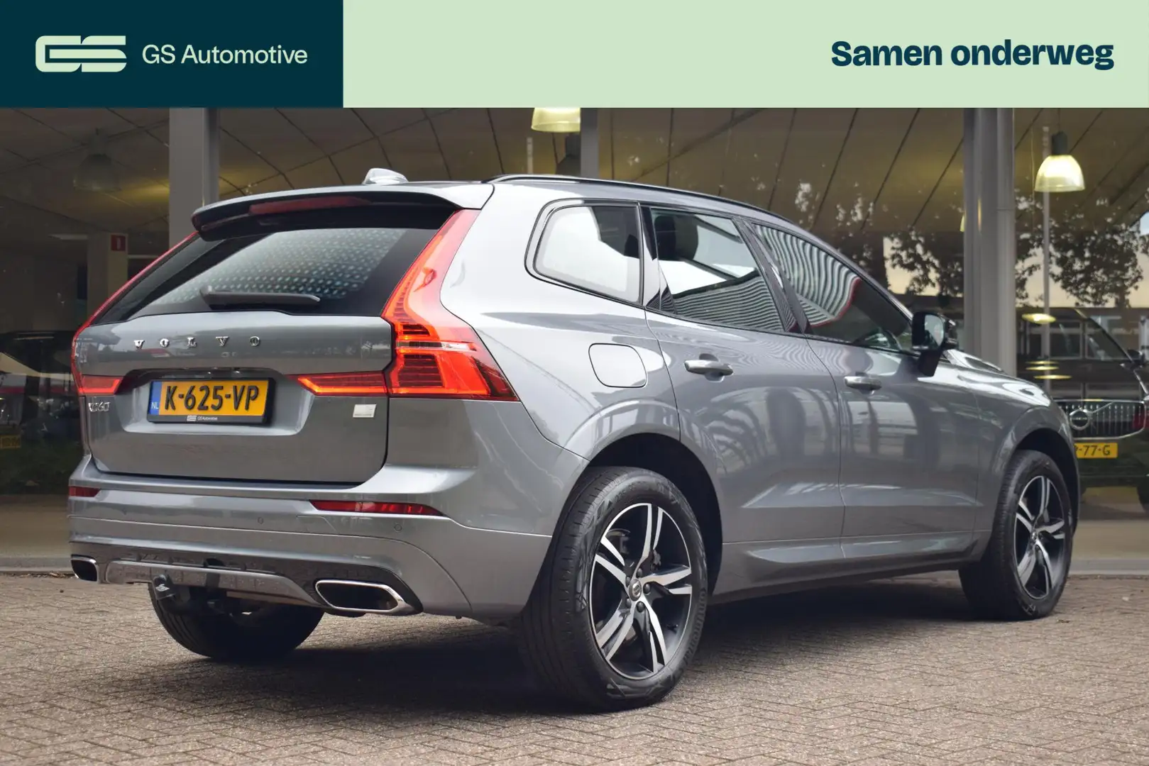 Volvo XC60 2.0 Recharge T6 AWD R-Design met Pano/Camera/Leder Grijs - 2