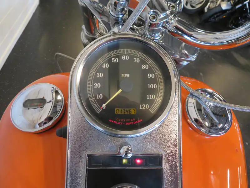 Harley-Davidson Dyna Wide Glide - foto 6