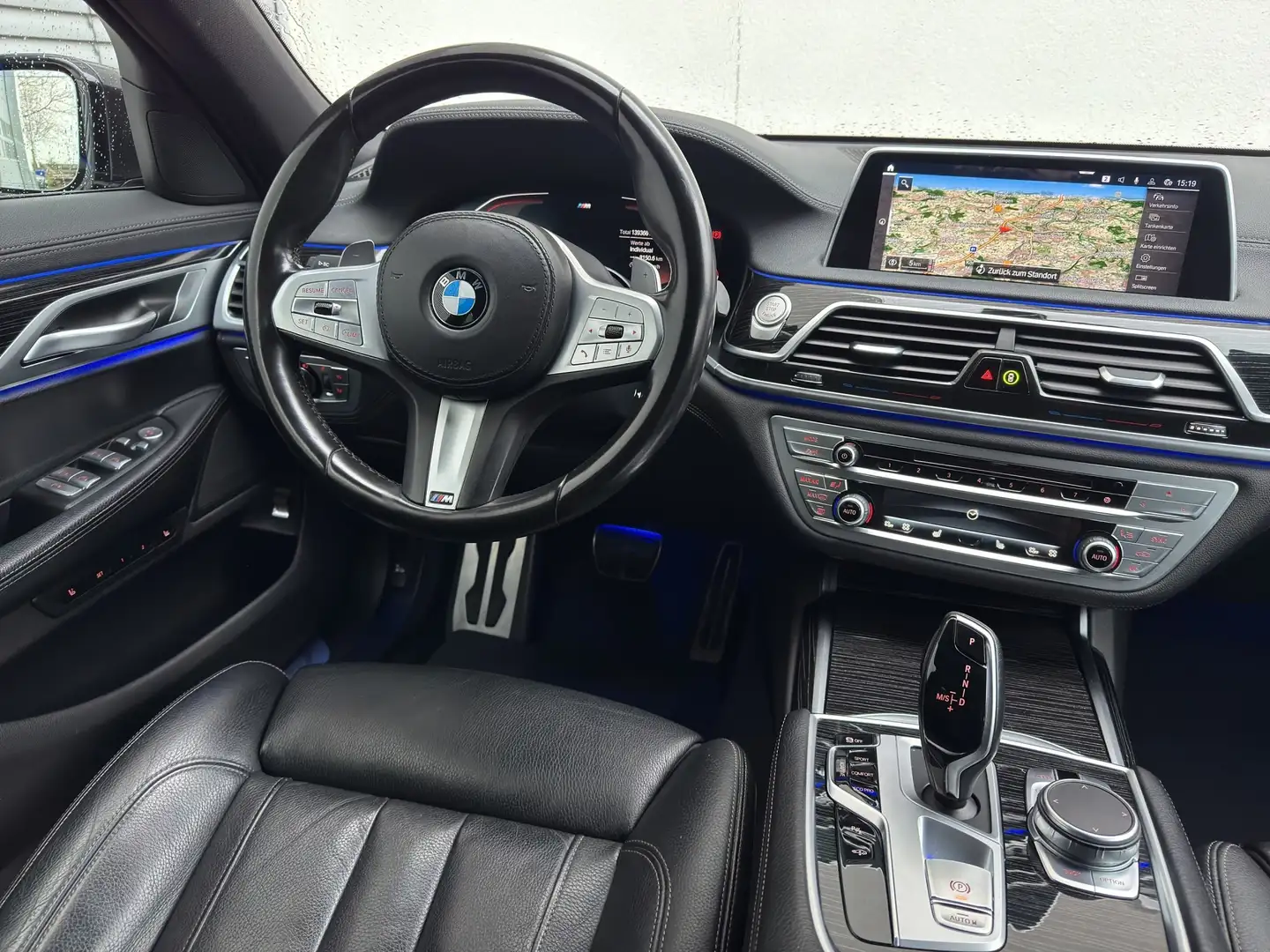 BMW 740 d xDrive Lim M Sportpaket LED DrivAs ParkAs Schwarz - 2