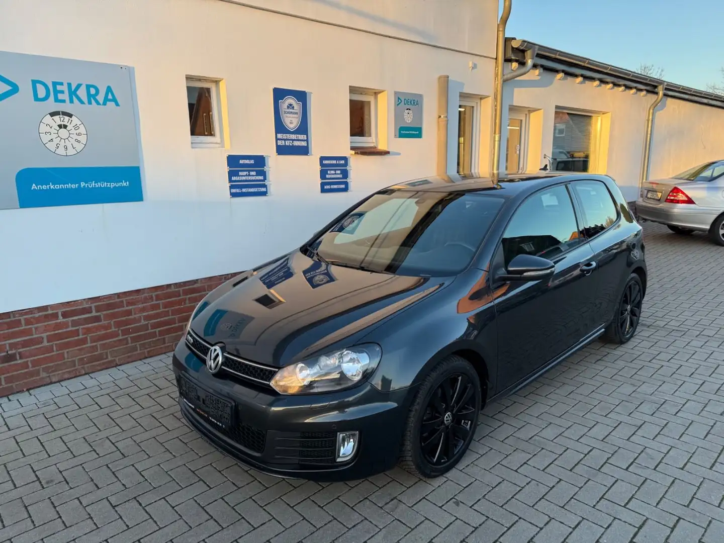 Volkswagen Golf 2.0 TDI GTD Zwart - 1