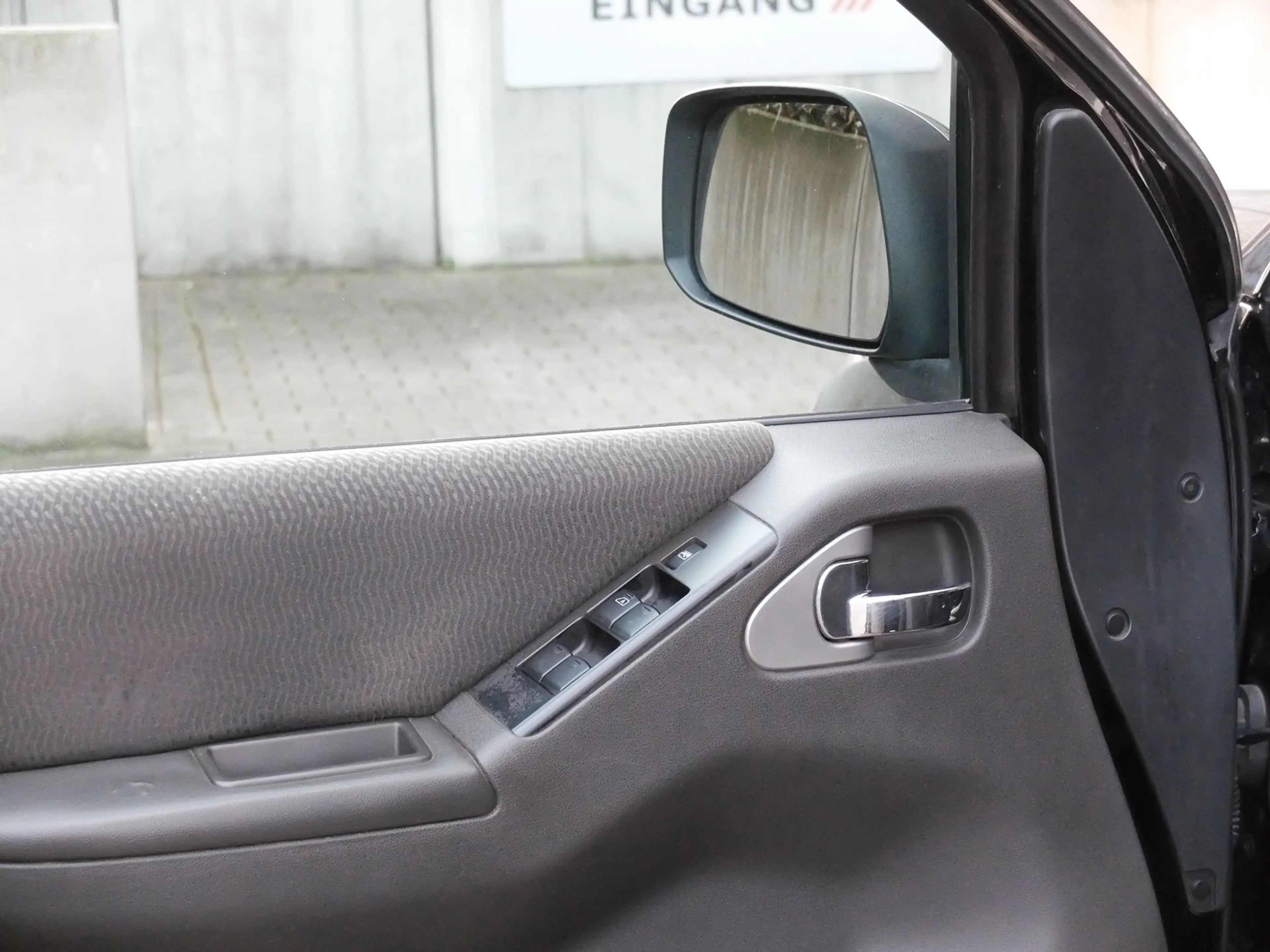 Nissan Navara Double Cab LE 4X4 1.Hand — photo 8