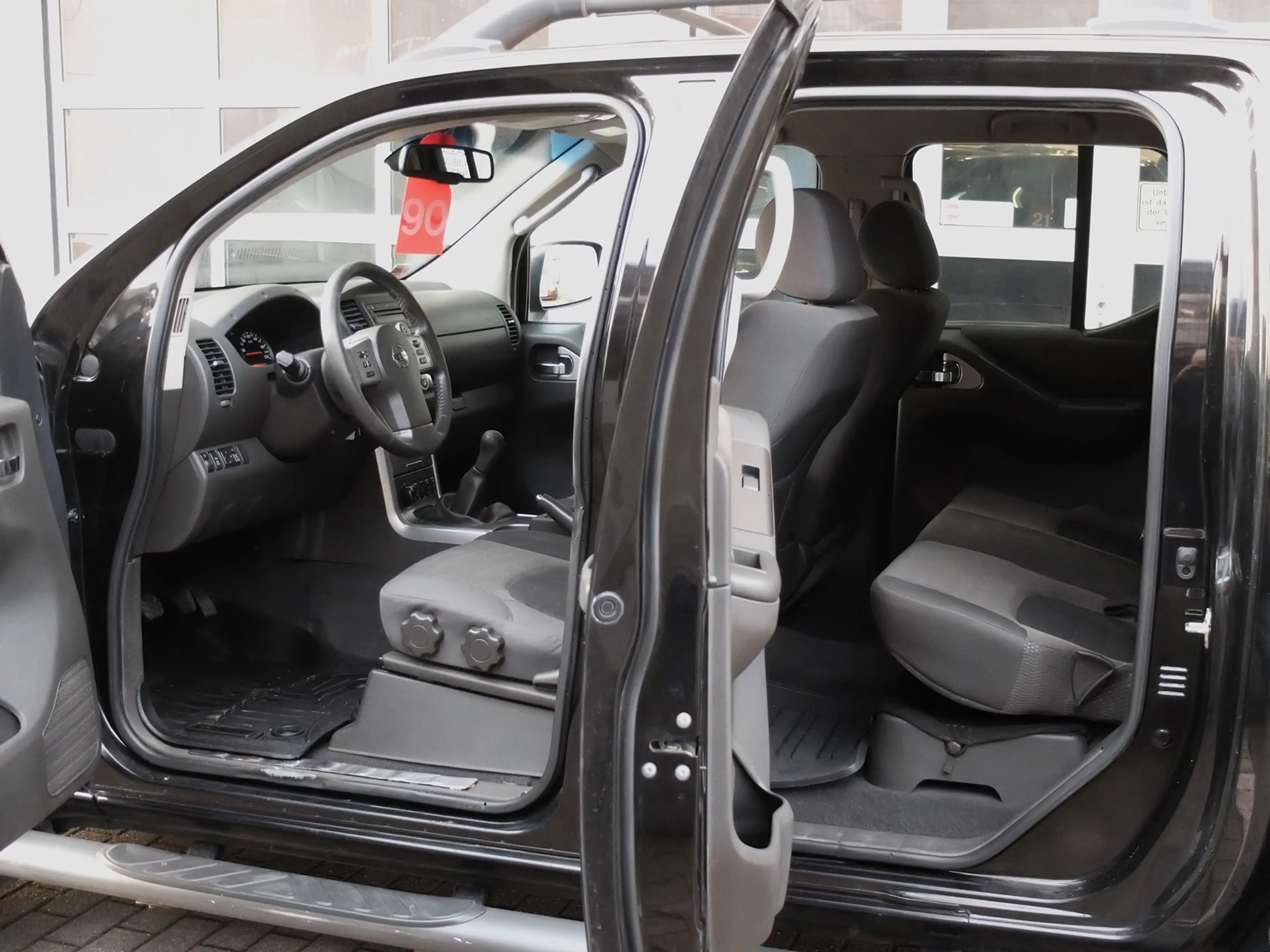 Nissan Navara Double Cab LE 4X4 1.Hand — photo 11