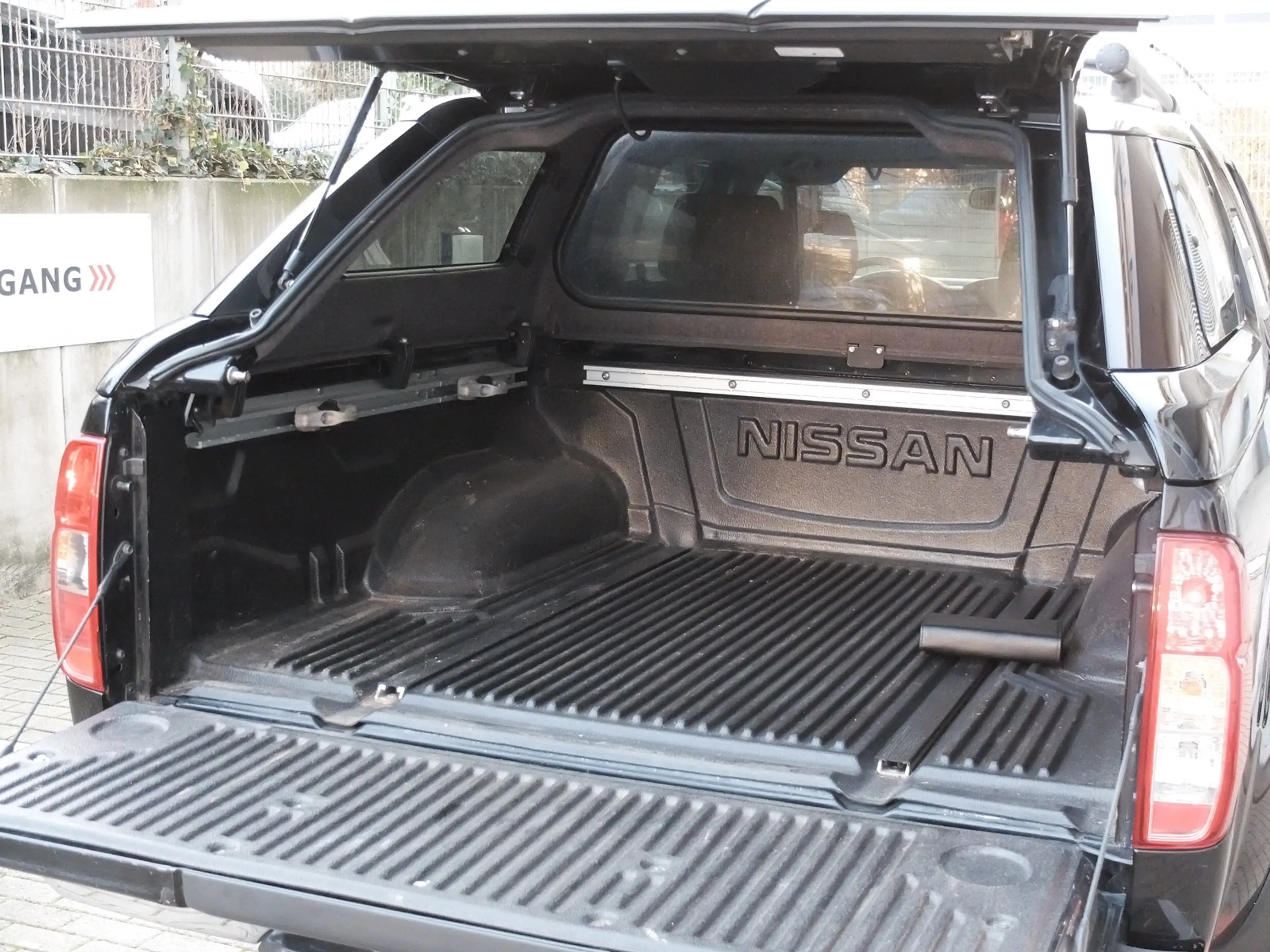 Nissan Navara Double Cab LE 4X4 1.Hand — photo 13