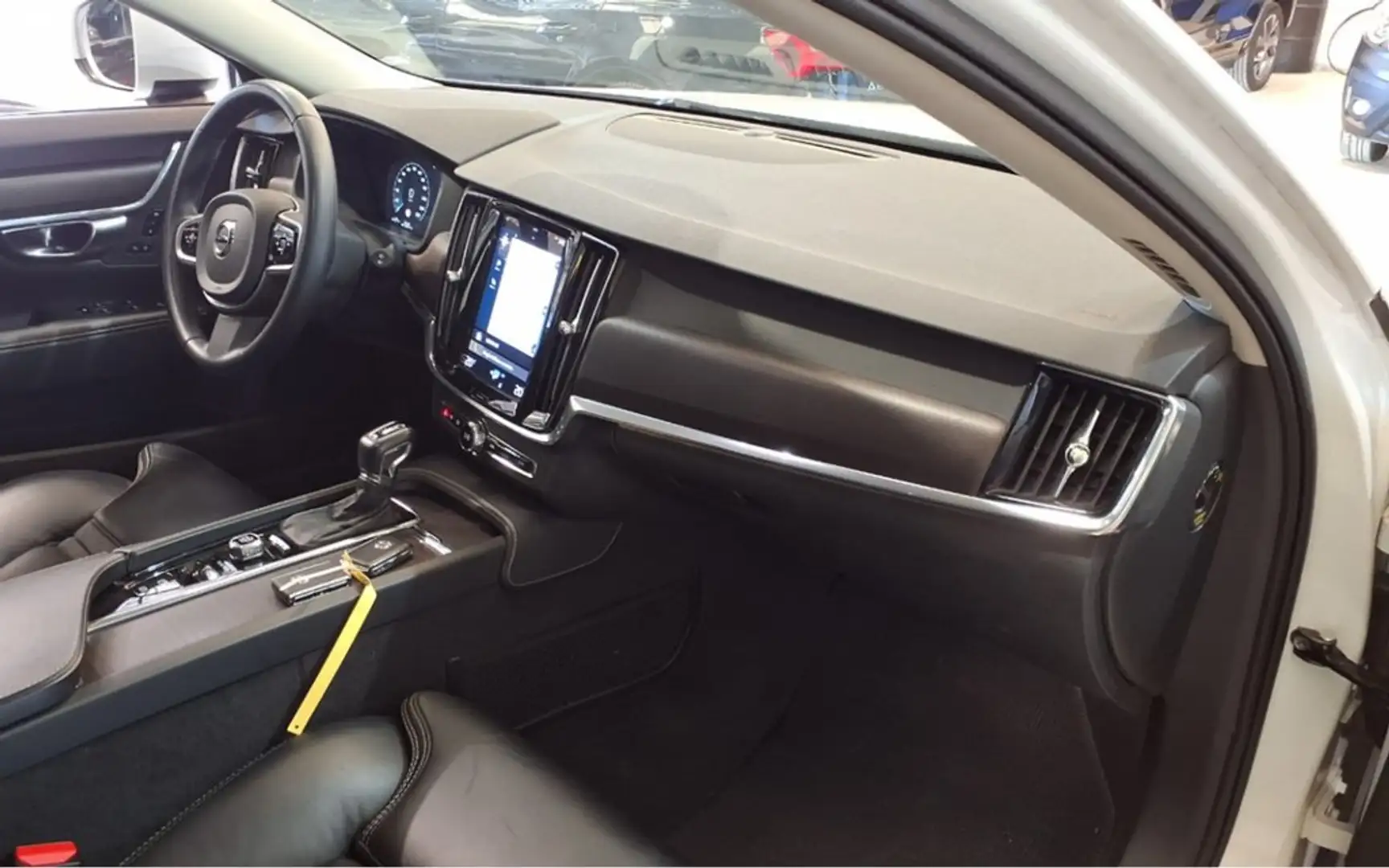 Volvo V90 Cross Country 2.0 D4 AWD Pro Auto Blanc - 2