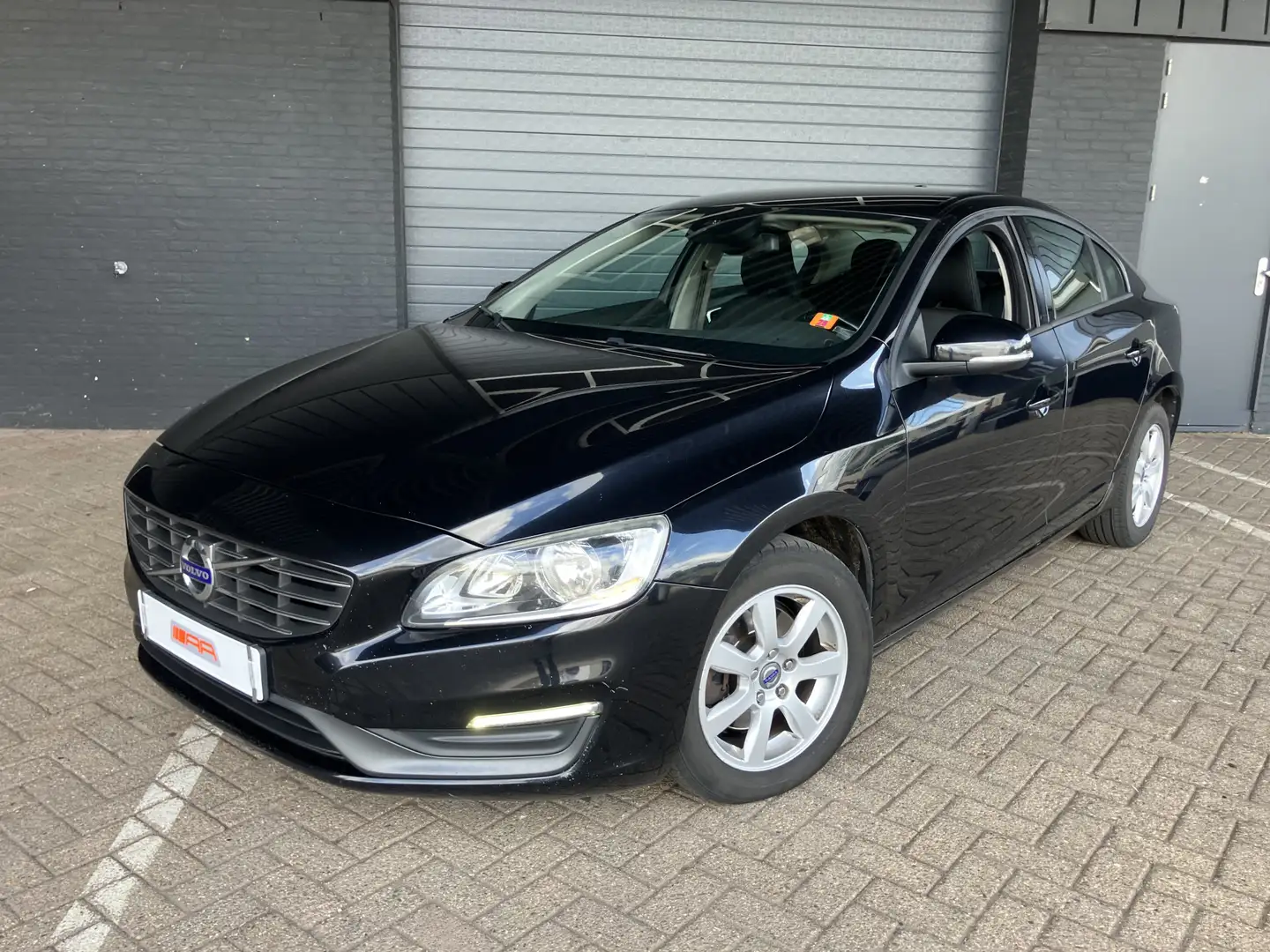 Volvo S60 2.0 D4 Summum Zwart - 2