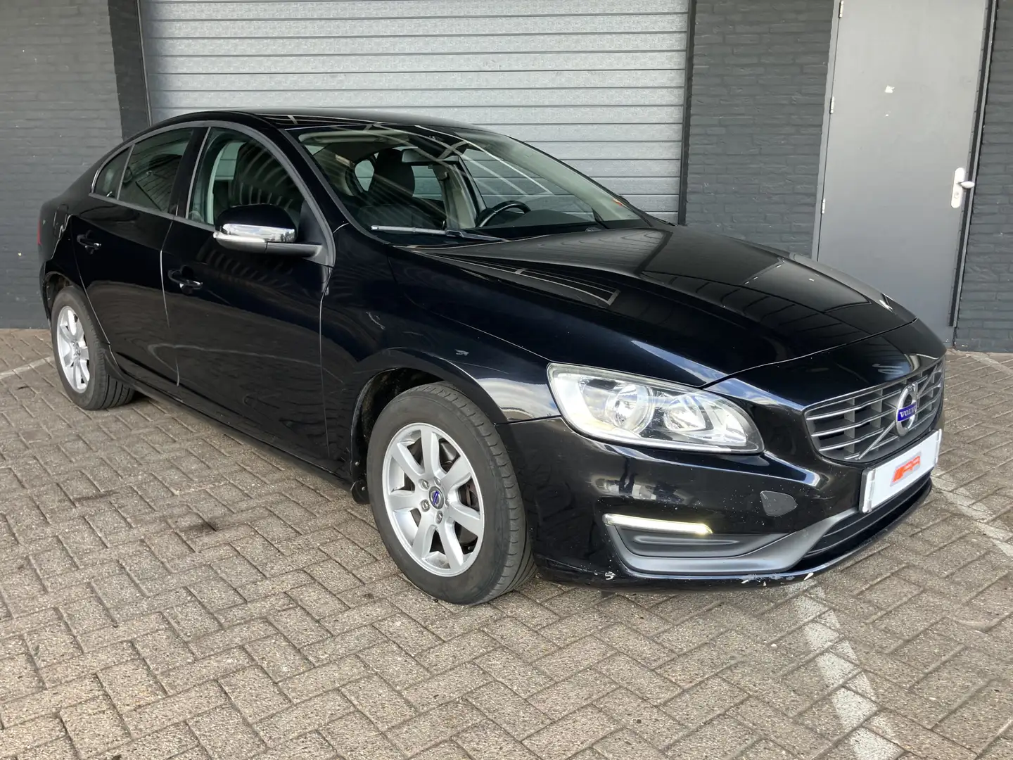 Volvo S60 2.0 D4 Summum Zwart - 1