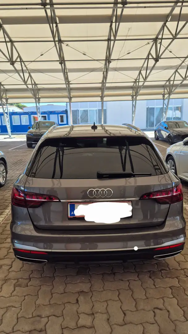 Audi A4 Avant 30 TDI S-line S-tronic Grau - 2