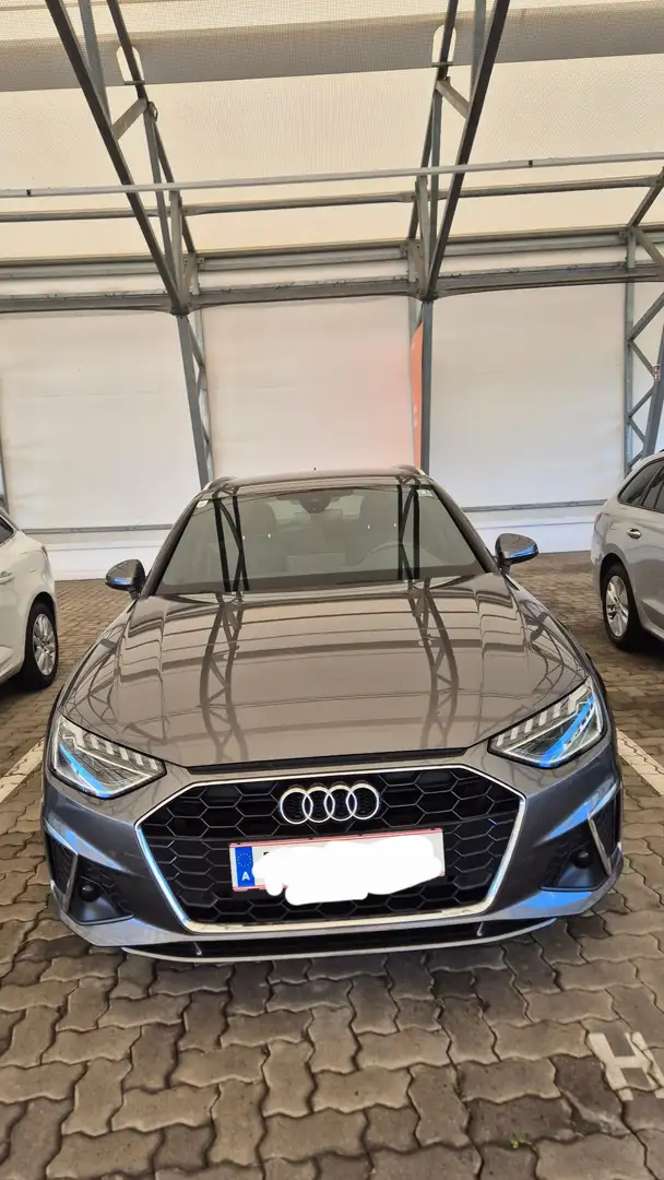 Audi A4 Avant 30 TDI S-line S-tronic Grau - 1