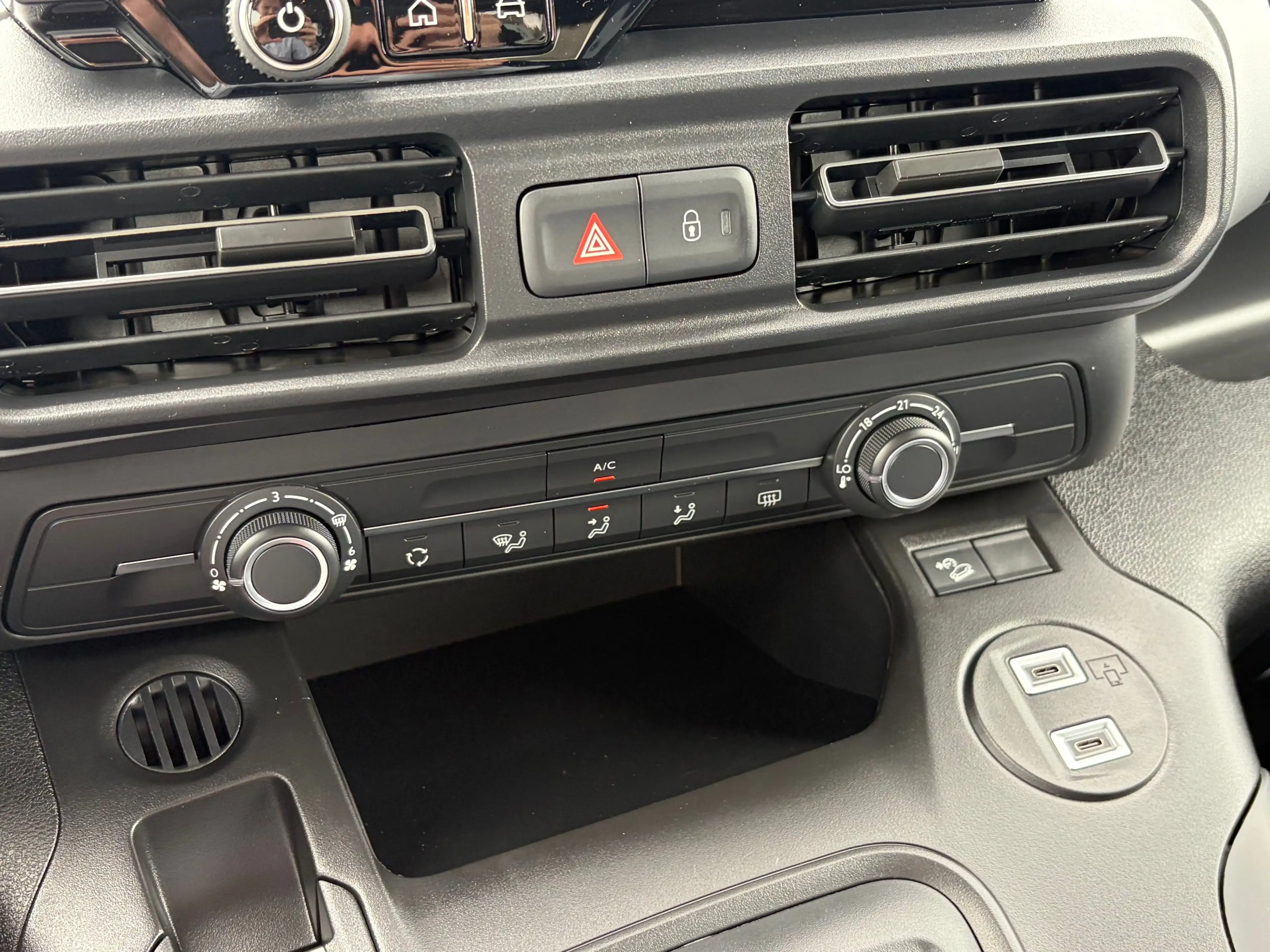 Fiat Qubo L 7-Sitzer L2 1.5 Diesel 96 kW Icon — photo 13