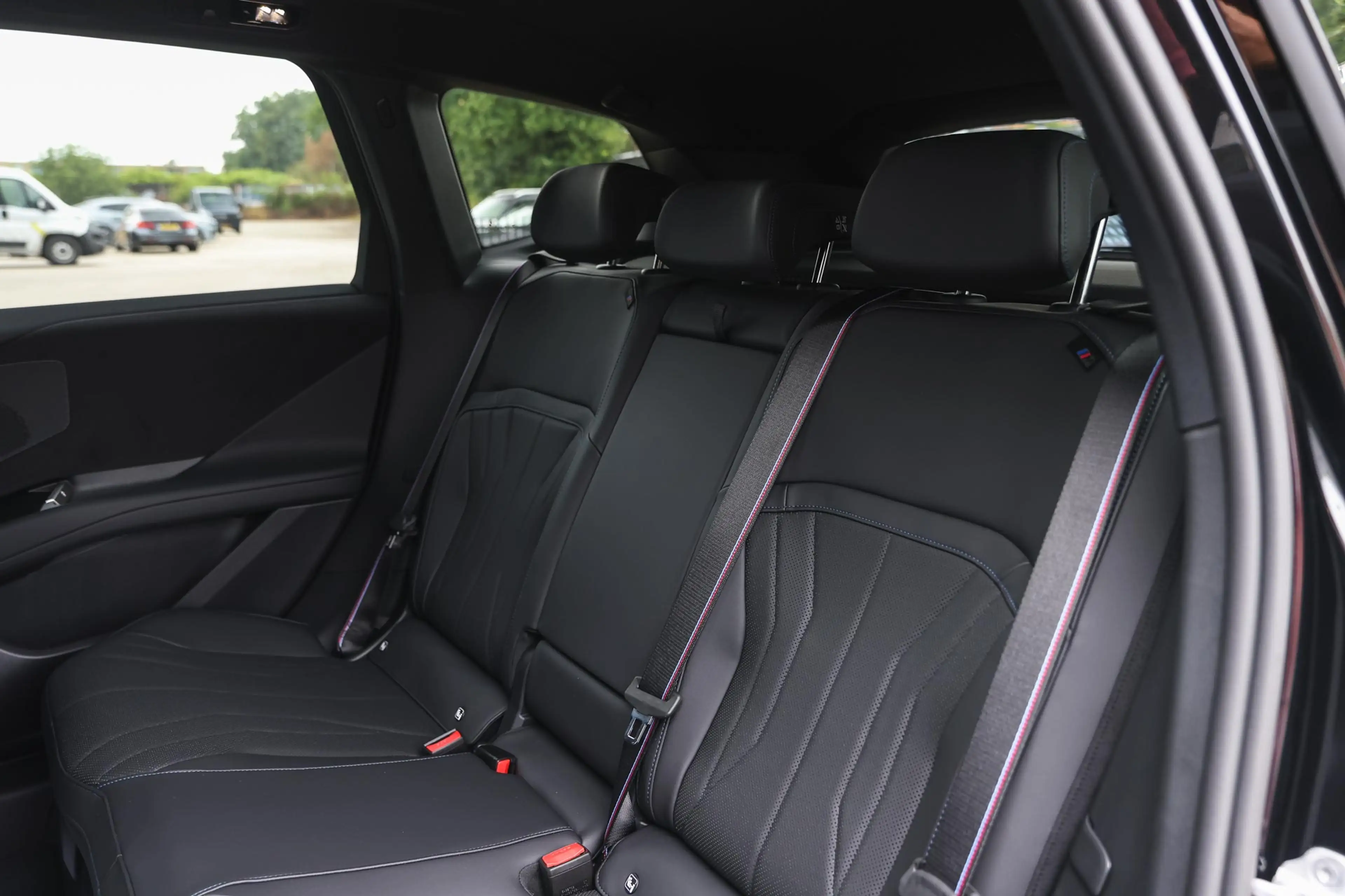 BMW iX3 40 eDrive M Sport / Panoramadak / Trekhaak / 3D He — photo 11
