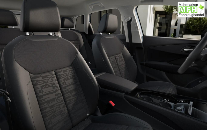 Audi Q3 Intense Tech LED+ KlimaP MMI+ Keyl PrivG 17Z eH... — photo 4