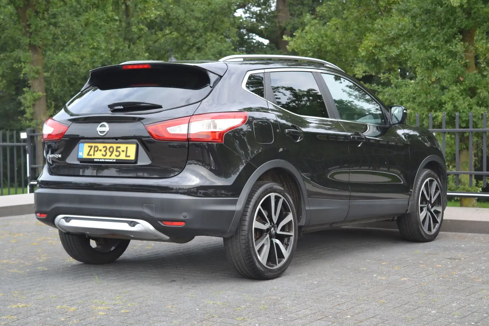 Nissan Qashqai 1.2 Tekna | Pano | 19" LM | 360º | Navi | PDC | Cl Noir - 2