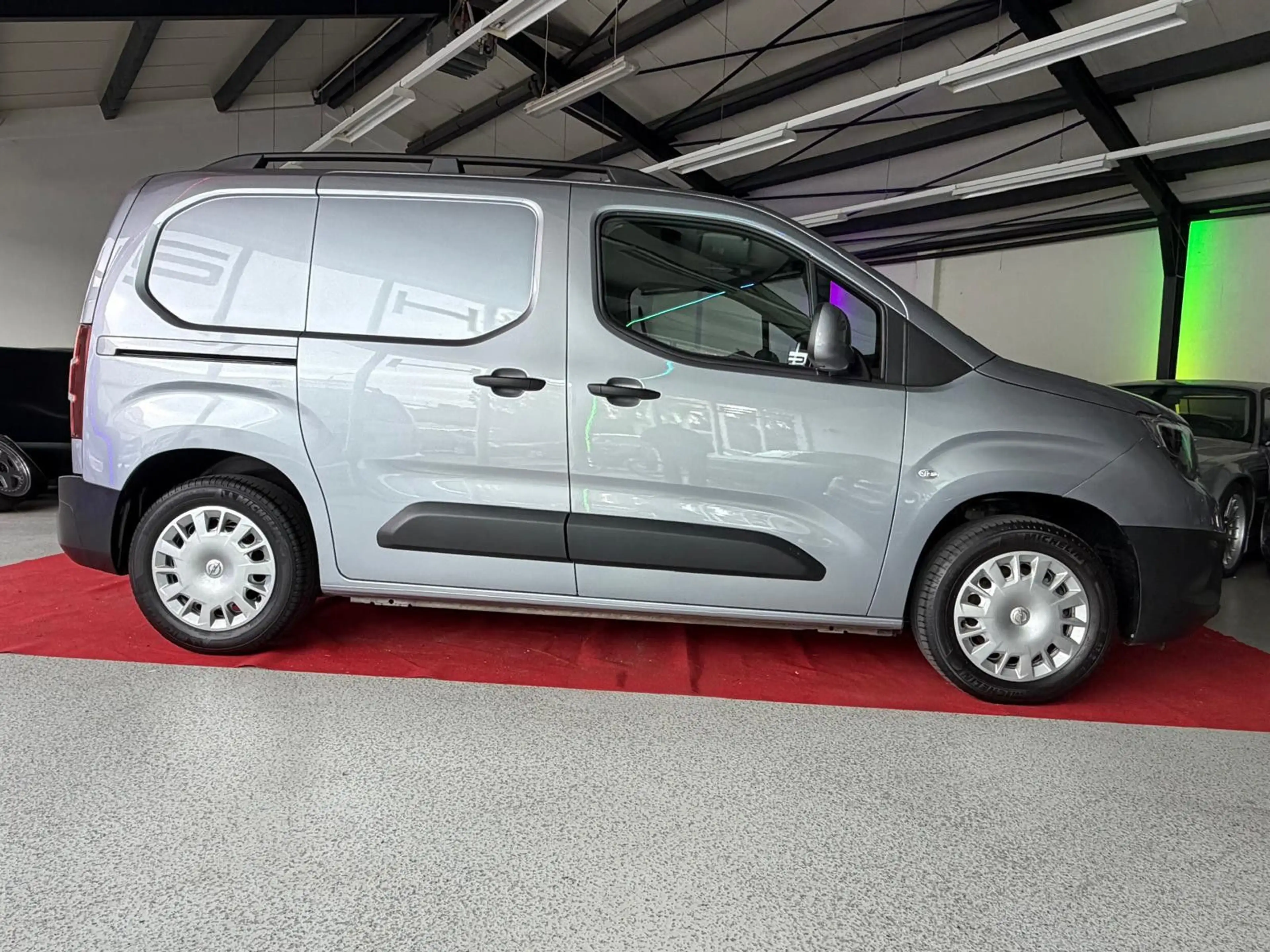 Opel Combo E Cargo Edition — photo 9