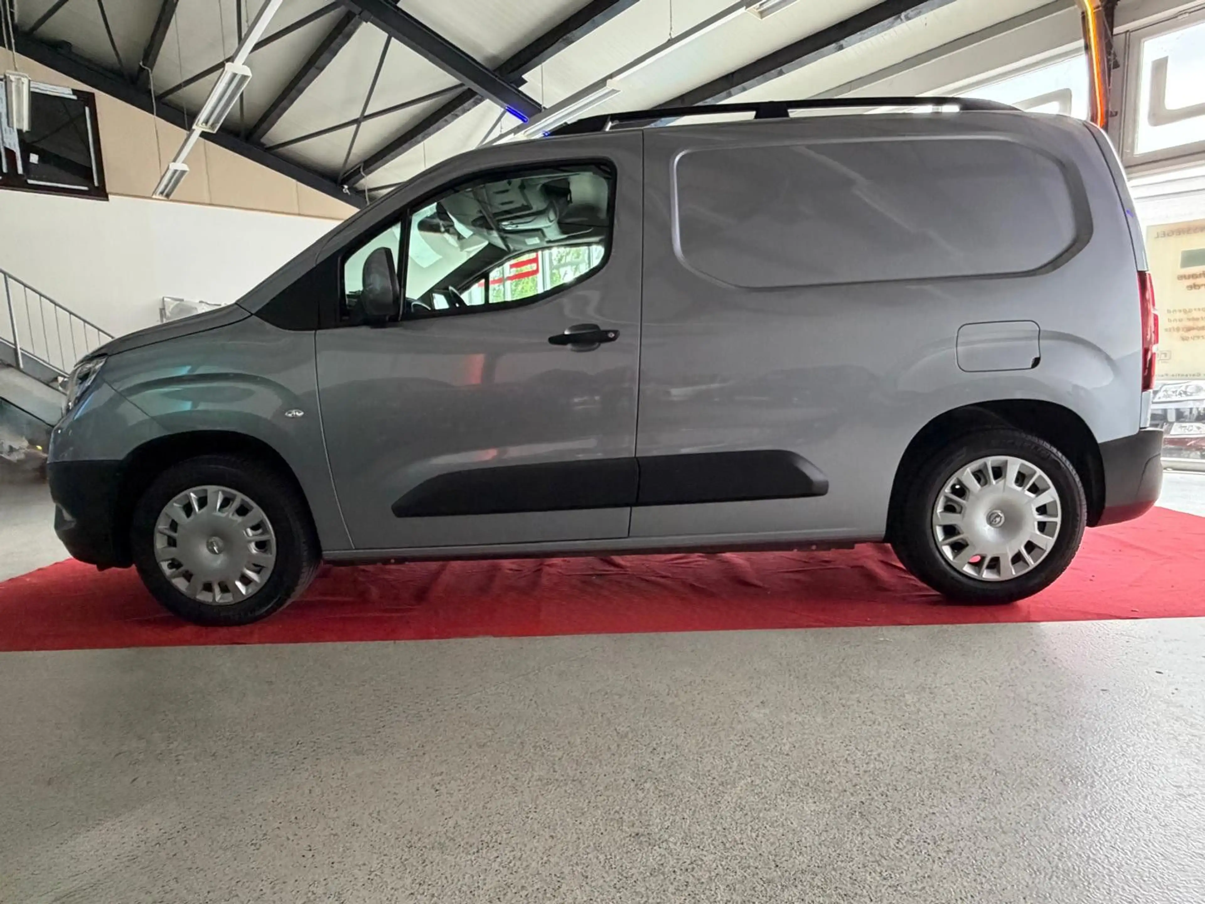 Opel Combo E Cargo Edition — photo 8