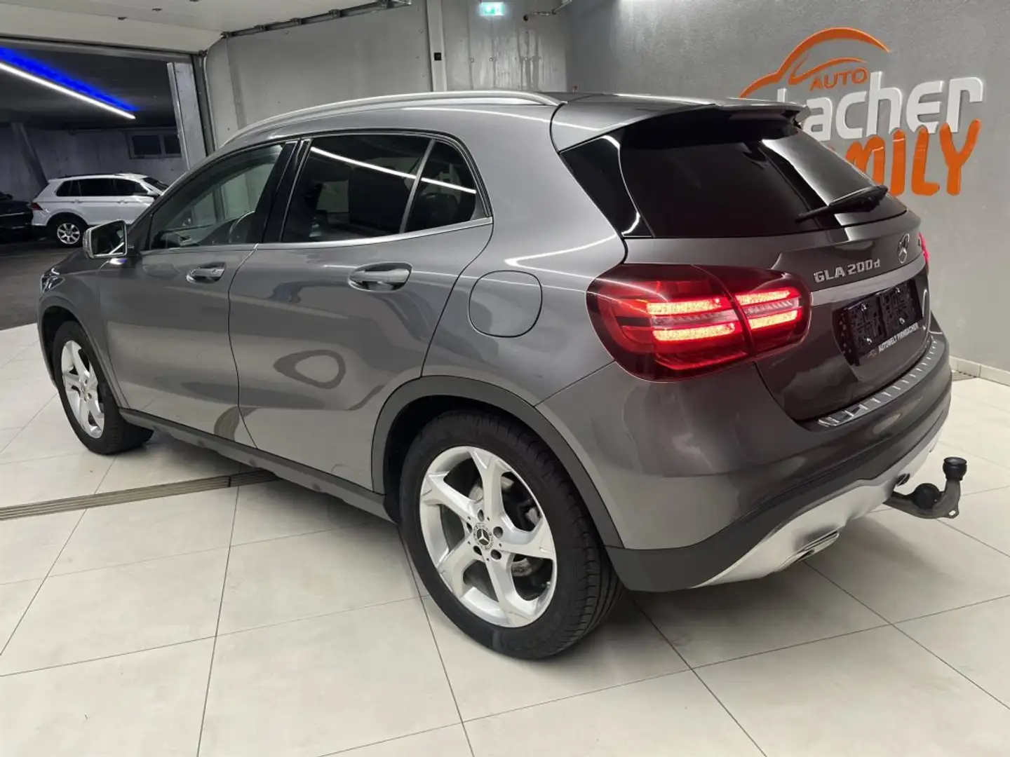 Mercedes-Benz GLA 200 GLA Allrad 200 d 4MATIC Aut. Grau - 2