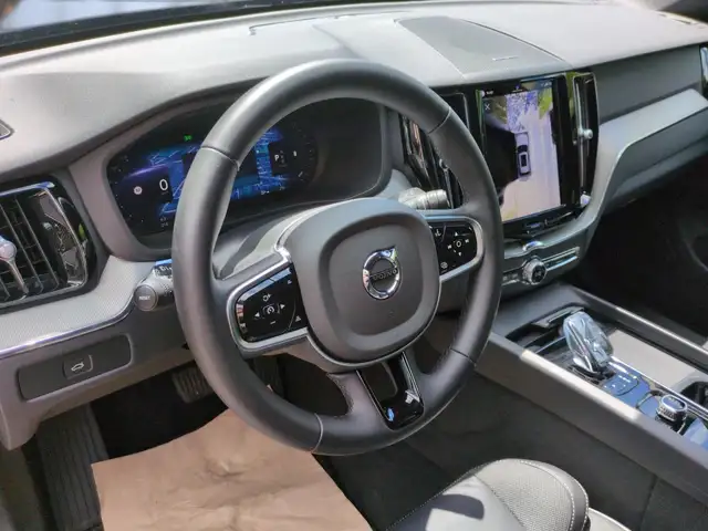 Volvo XC60 view 14