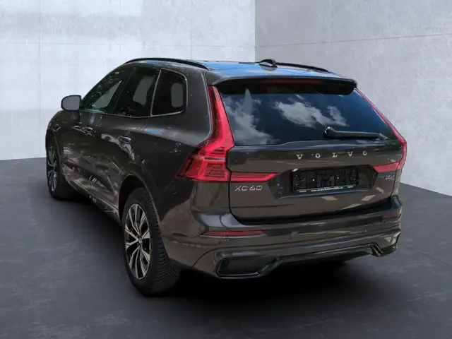 Volvo XC60 view 5