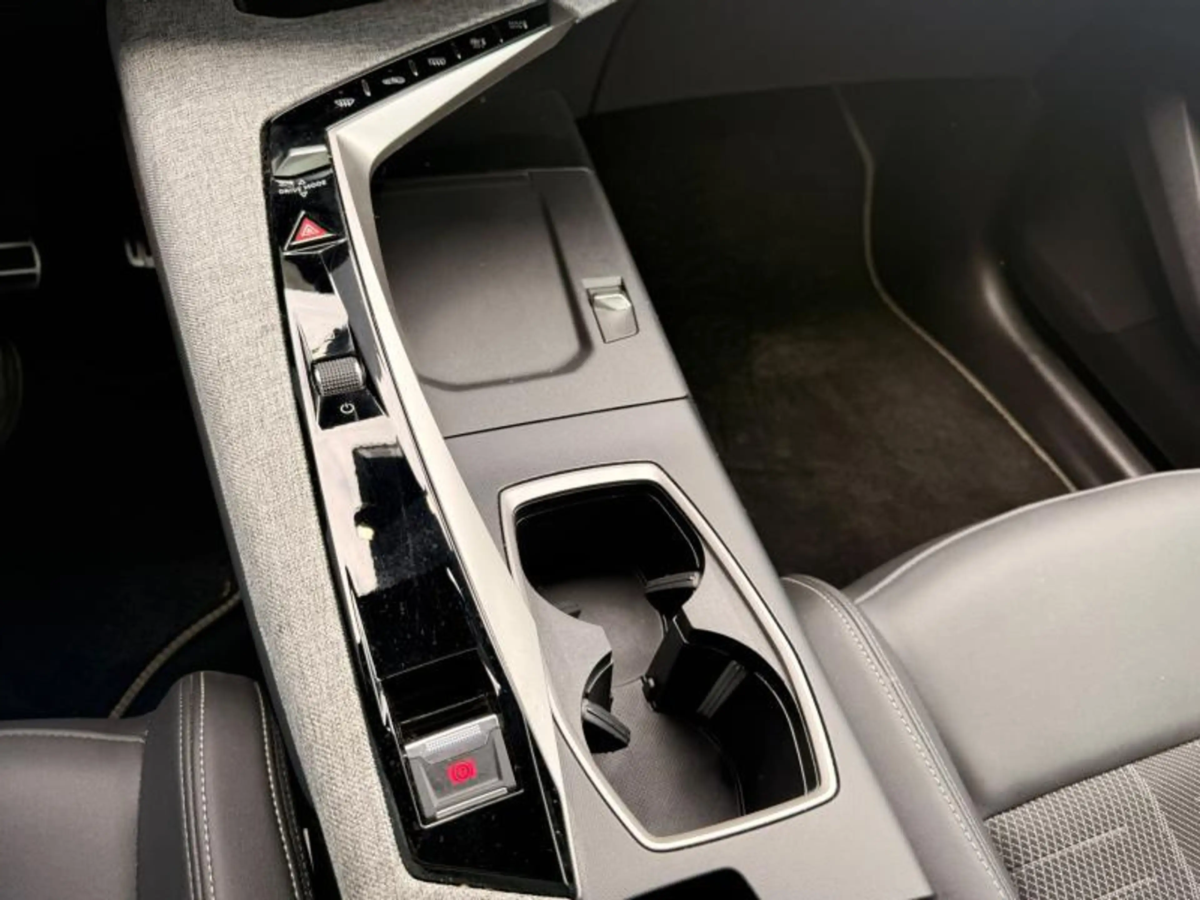 Peugeot 3008 GT — photo 9