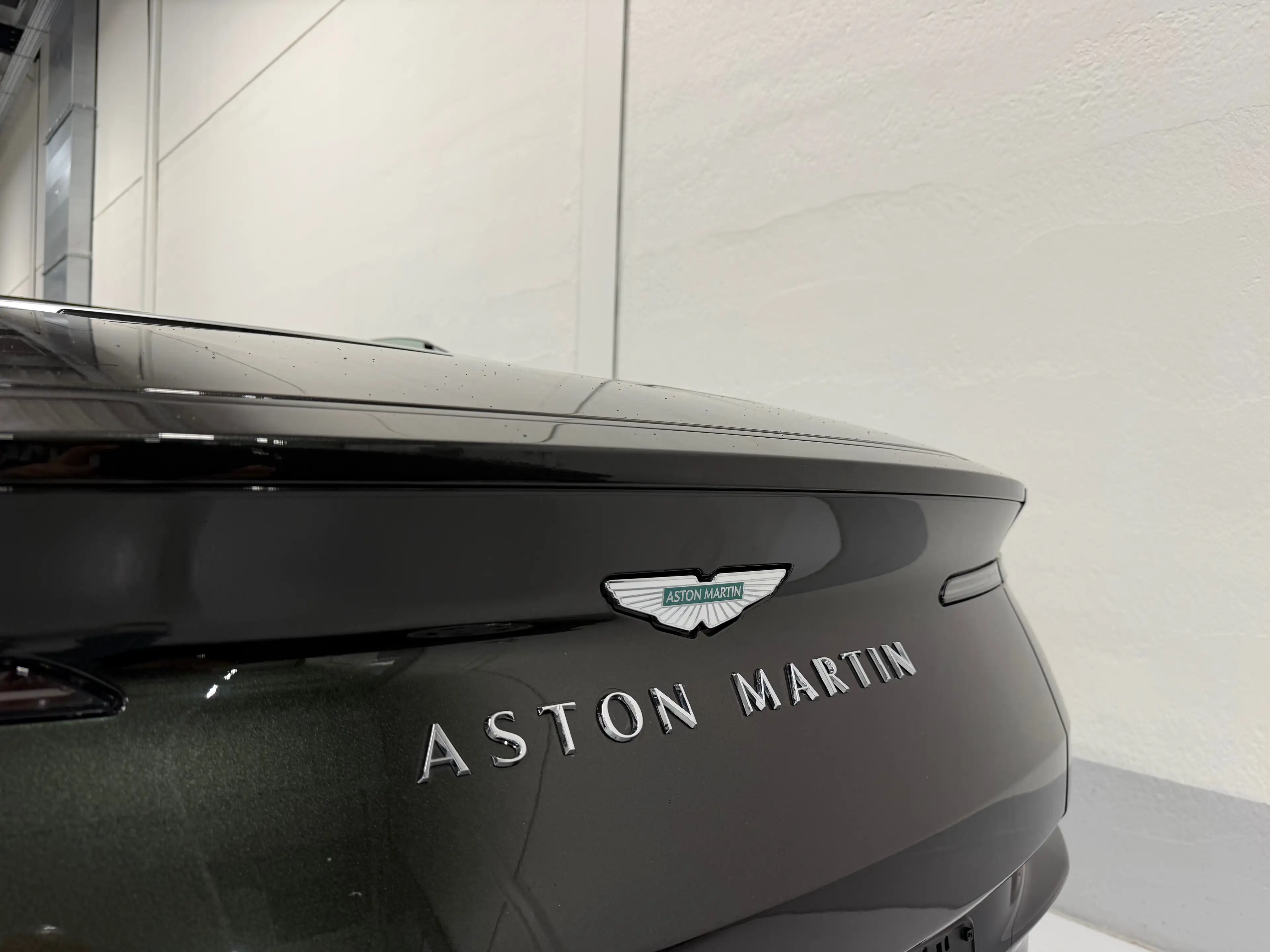 Aston Martin DB12 Volante — photo 5