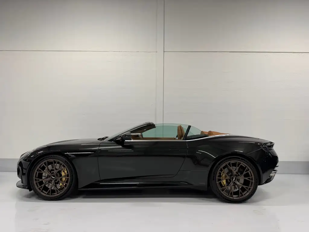 Aston Martin DB12 2024 из Европы — купить под ключ