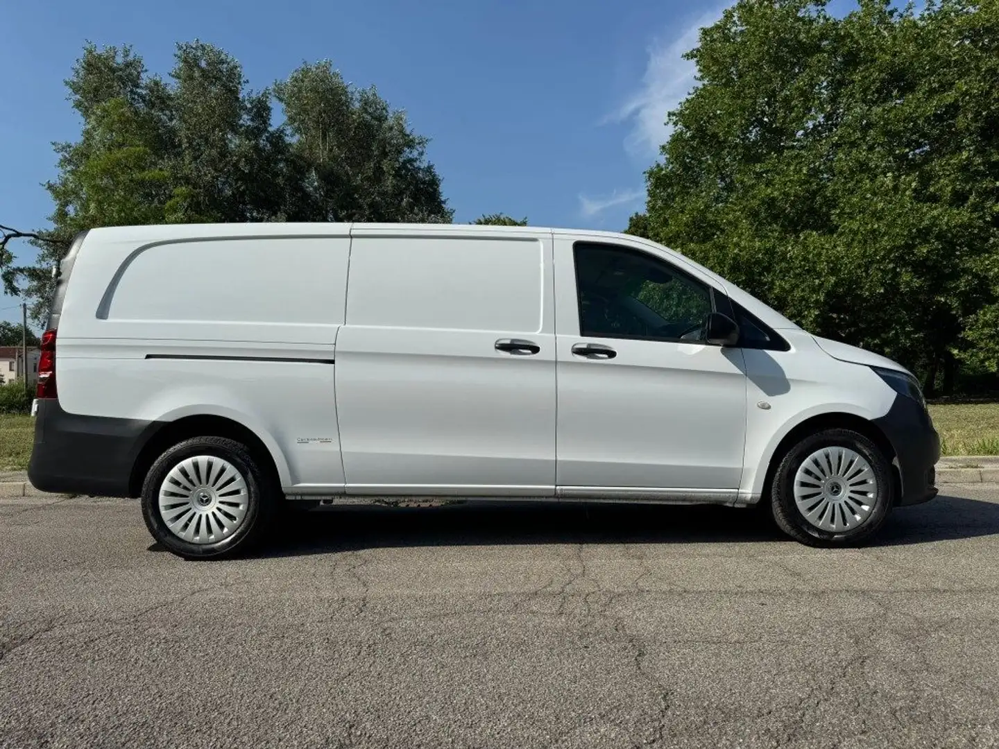 Mercedes-Benz Vito 2.2 116 CDI PL Furgone Extra-Long Zilver - 2