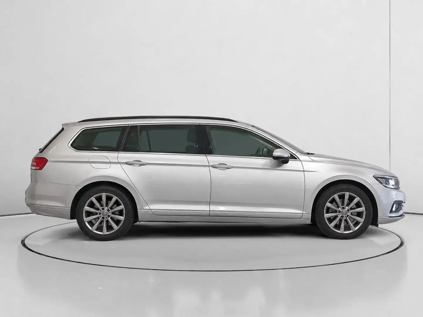 Volkswagen Passat Variant 2.0TDI EVO Executive 90kW DSG7 Gris - 2