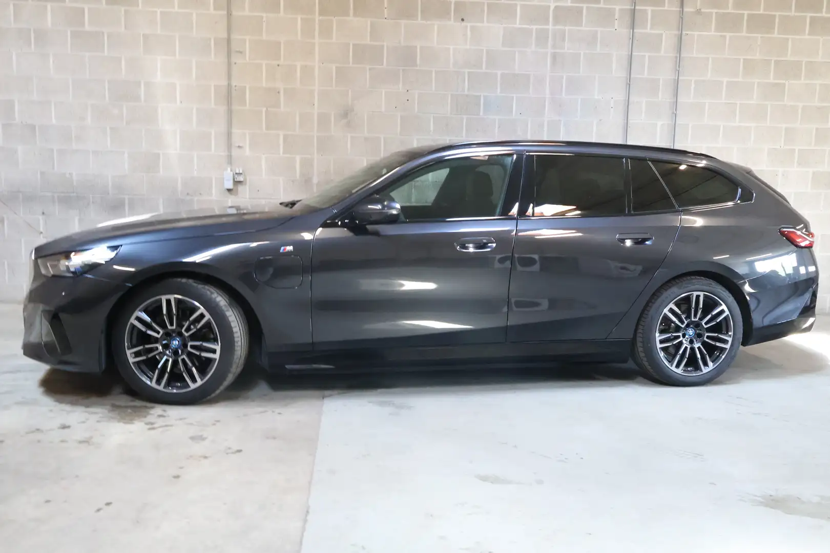 BMW Active Hybrid 5 5 Touring PHEV 530eXA|M-pack| AHK| DAB| ACC| H/k Gri - 2