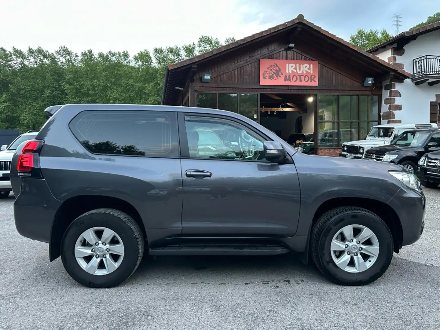 Toyota Land Cruiser D-4D VX Gris - 1