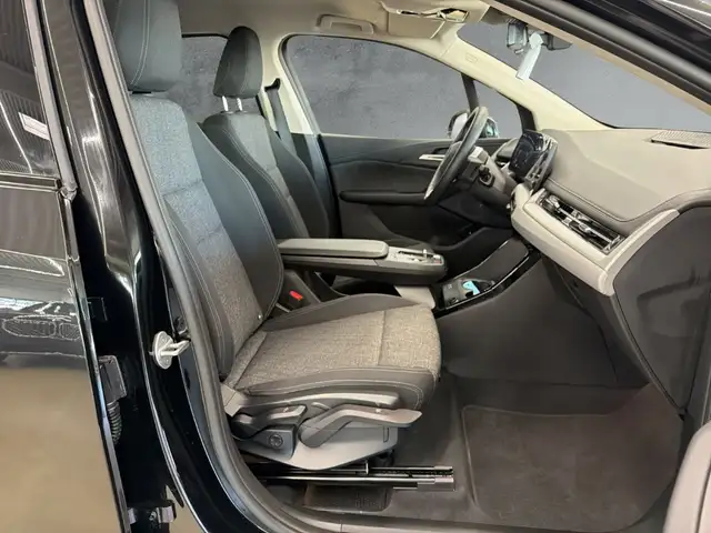 BMW 2 Series view 11