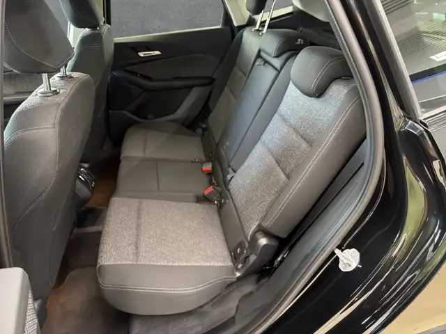 BMW 2 Series view 13